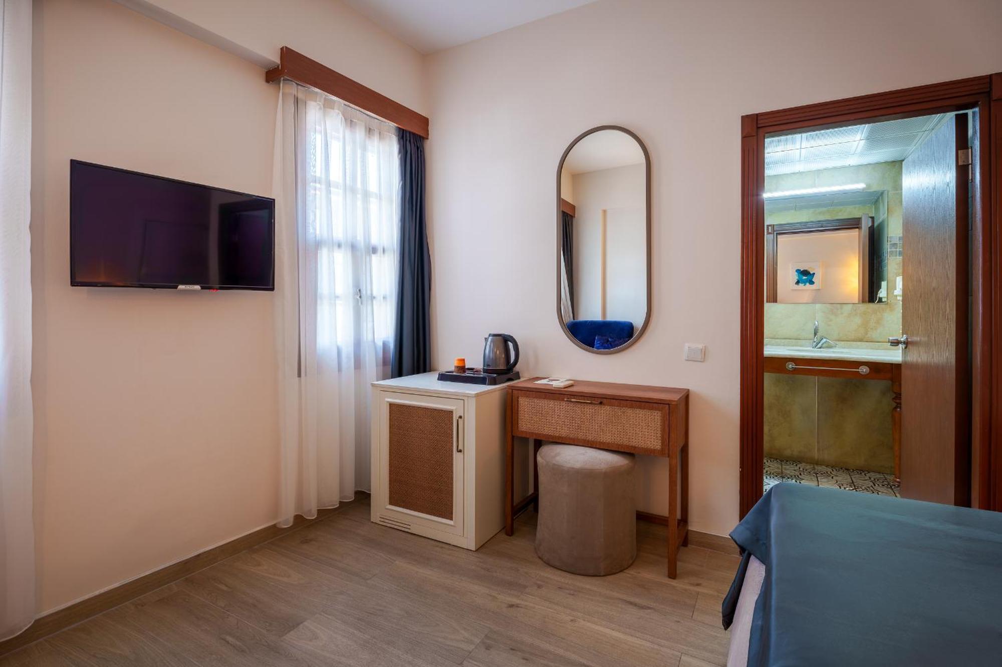 Standard Deluxe Double or Twin Room