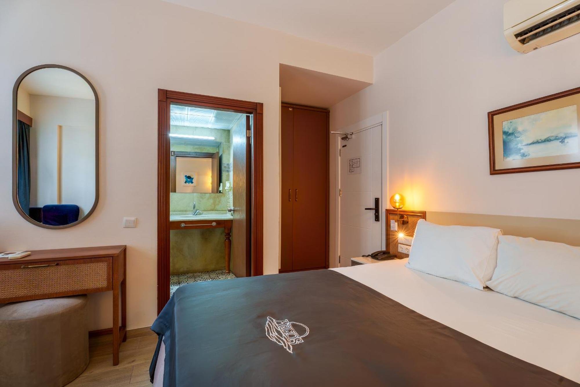 Standard Deluxe Double or Twin Room