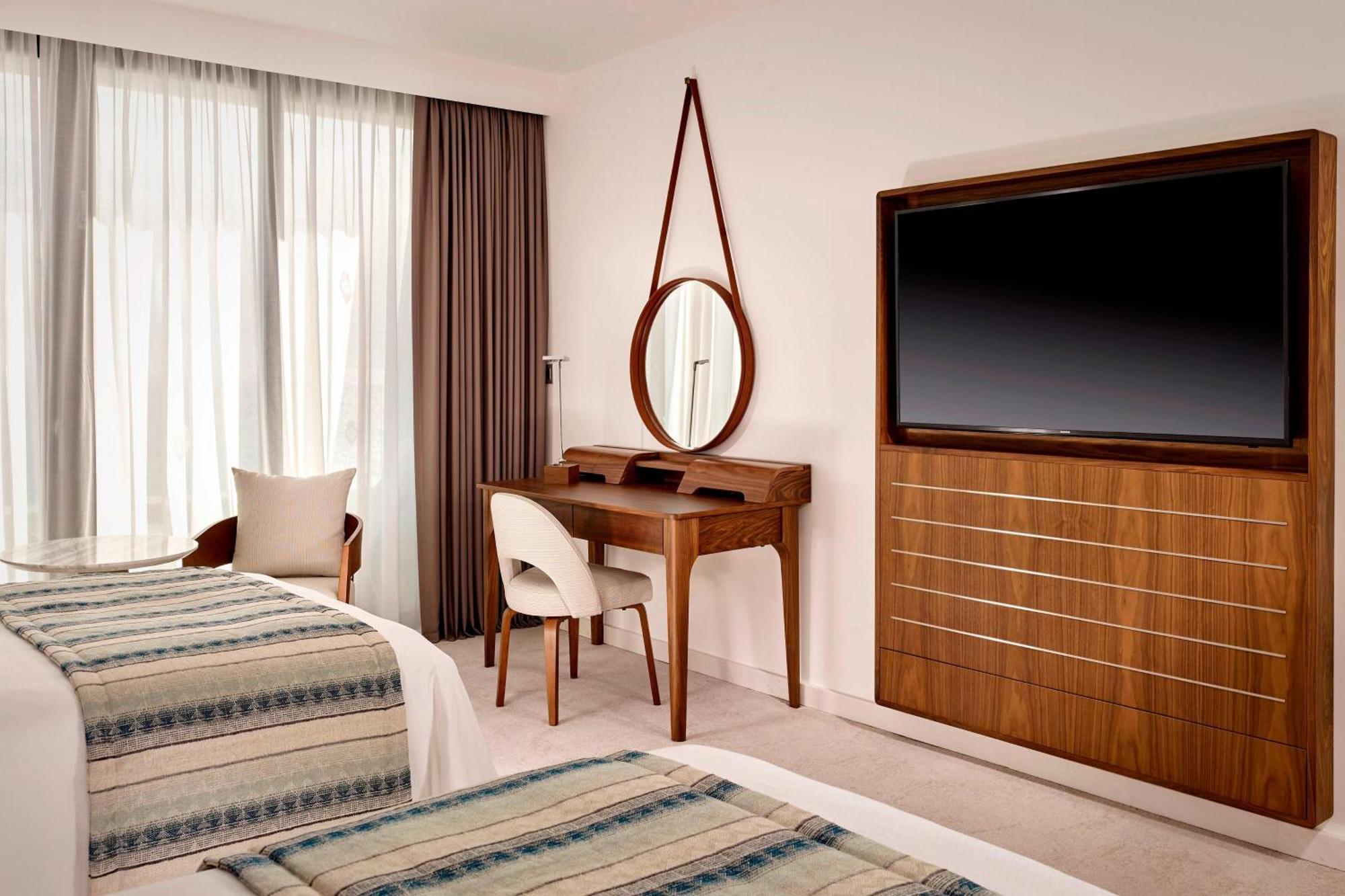 Deluxe Sea View, Larger Guest room, 2 Twin/Single Bed(s), Balcony