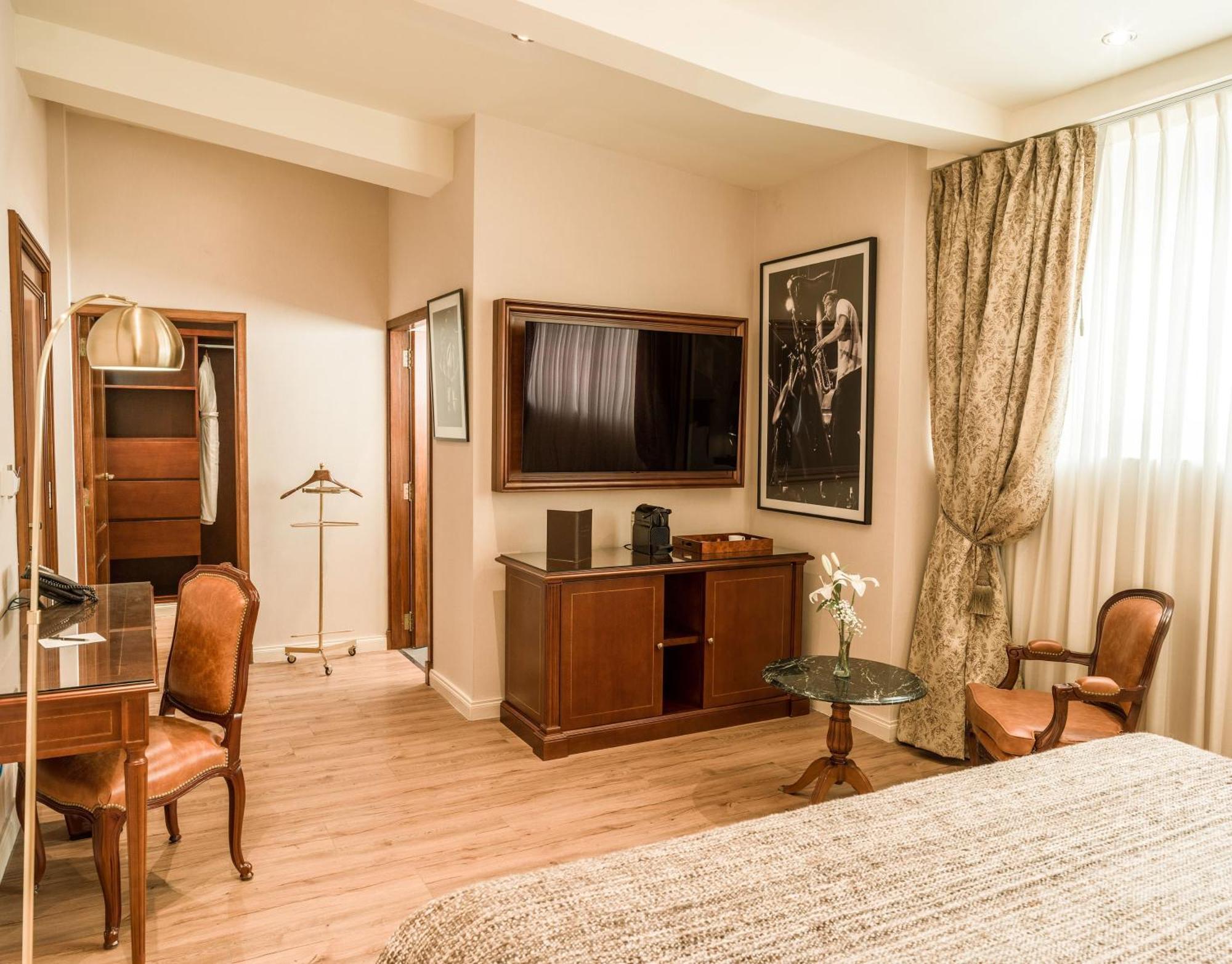 Junior Suite,1774445518:JPEG
