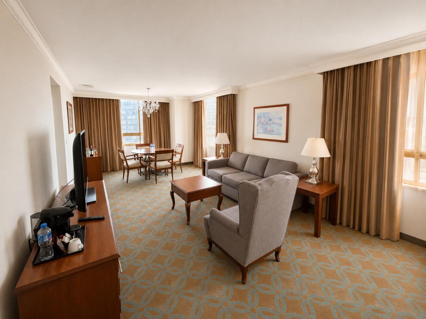 Master Suite 1 King