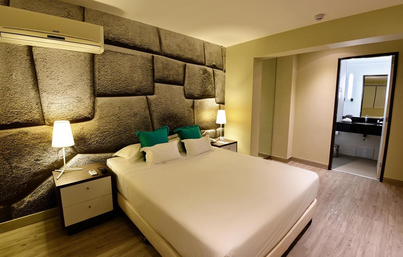 Standard Queen Room