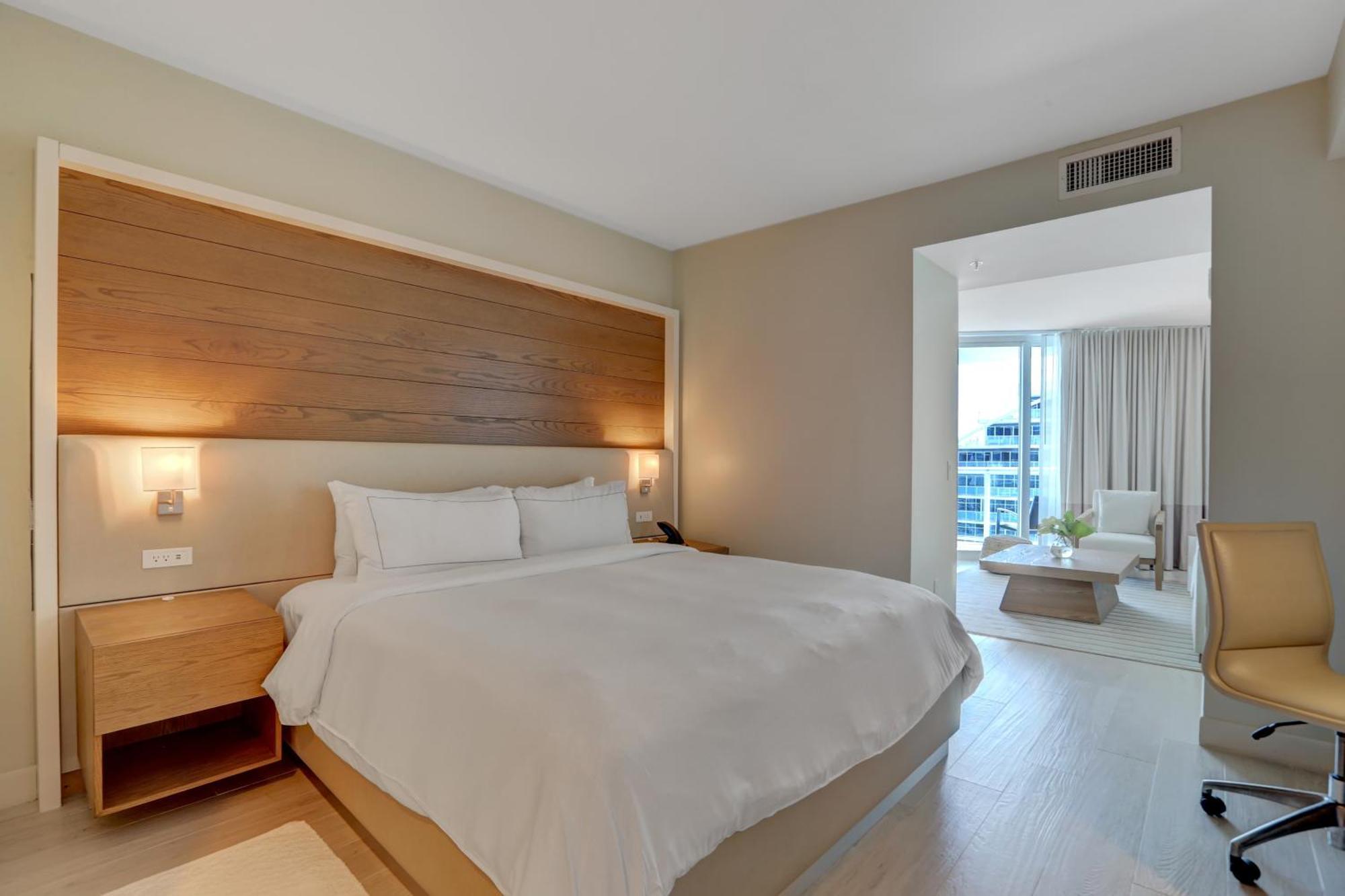 Junior King Suite Ocean View Hearing Accessible
