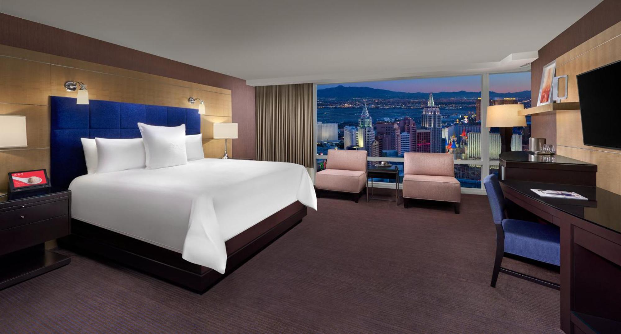 Deluxe Strip View King Room