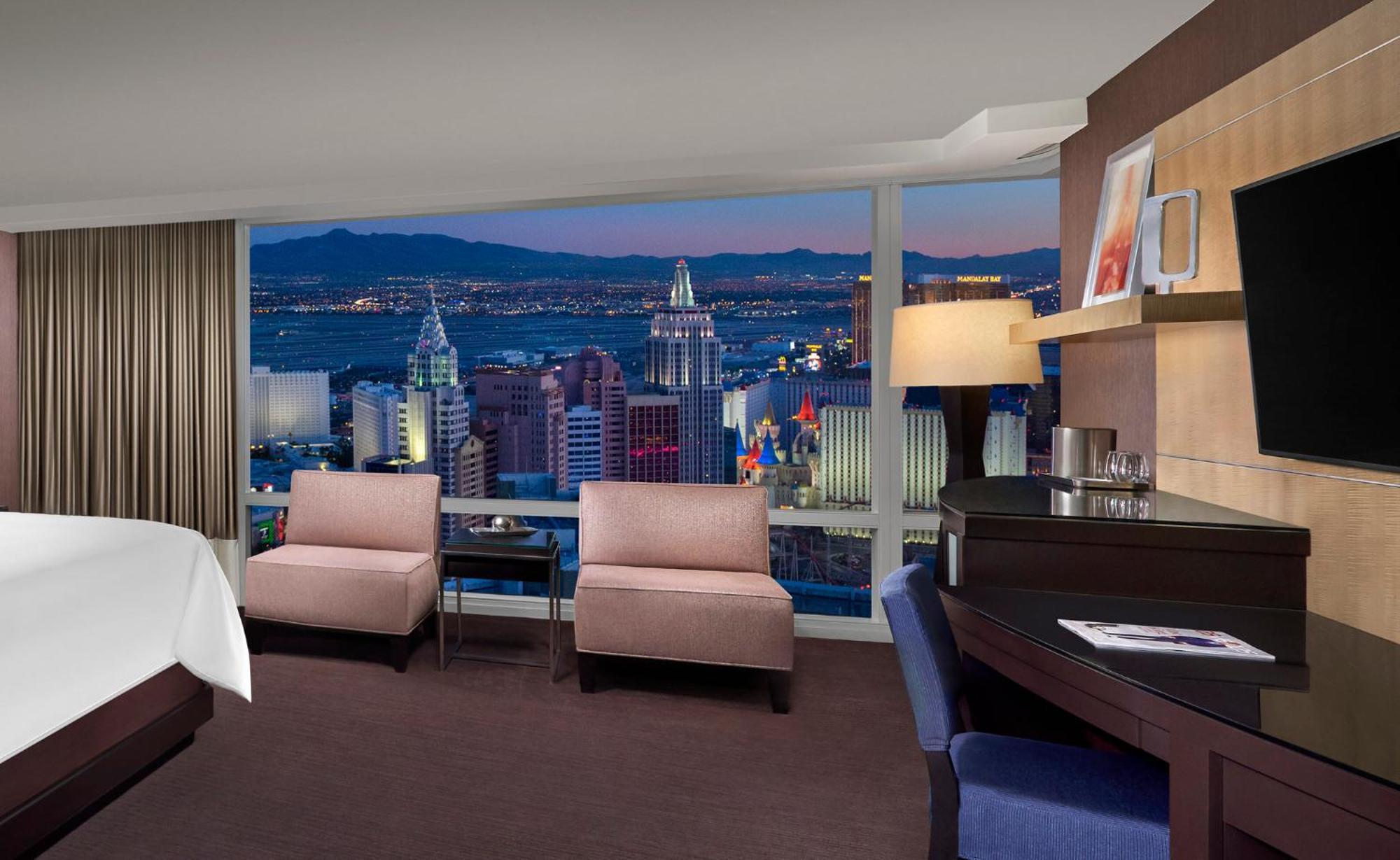 Deluxe Strip View King Room
