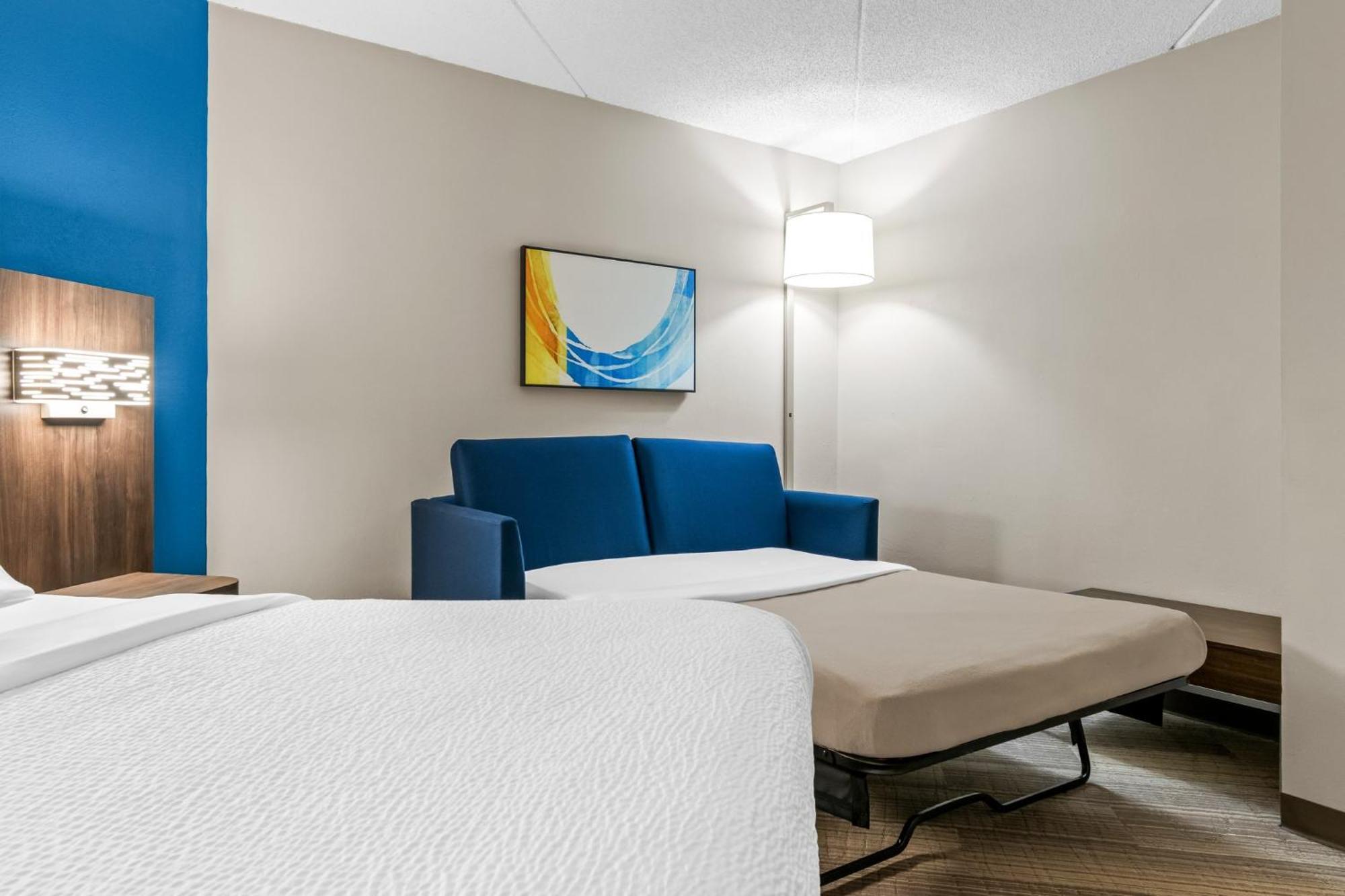 Queen Room Single Sofa Bed Tub Mobility Accessible