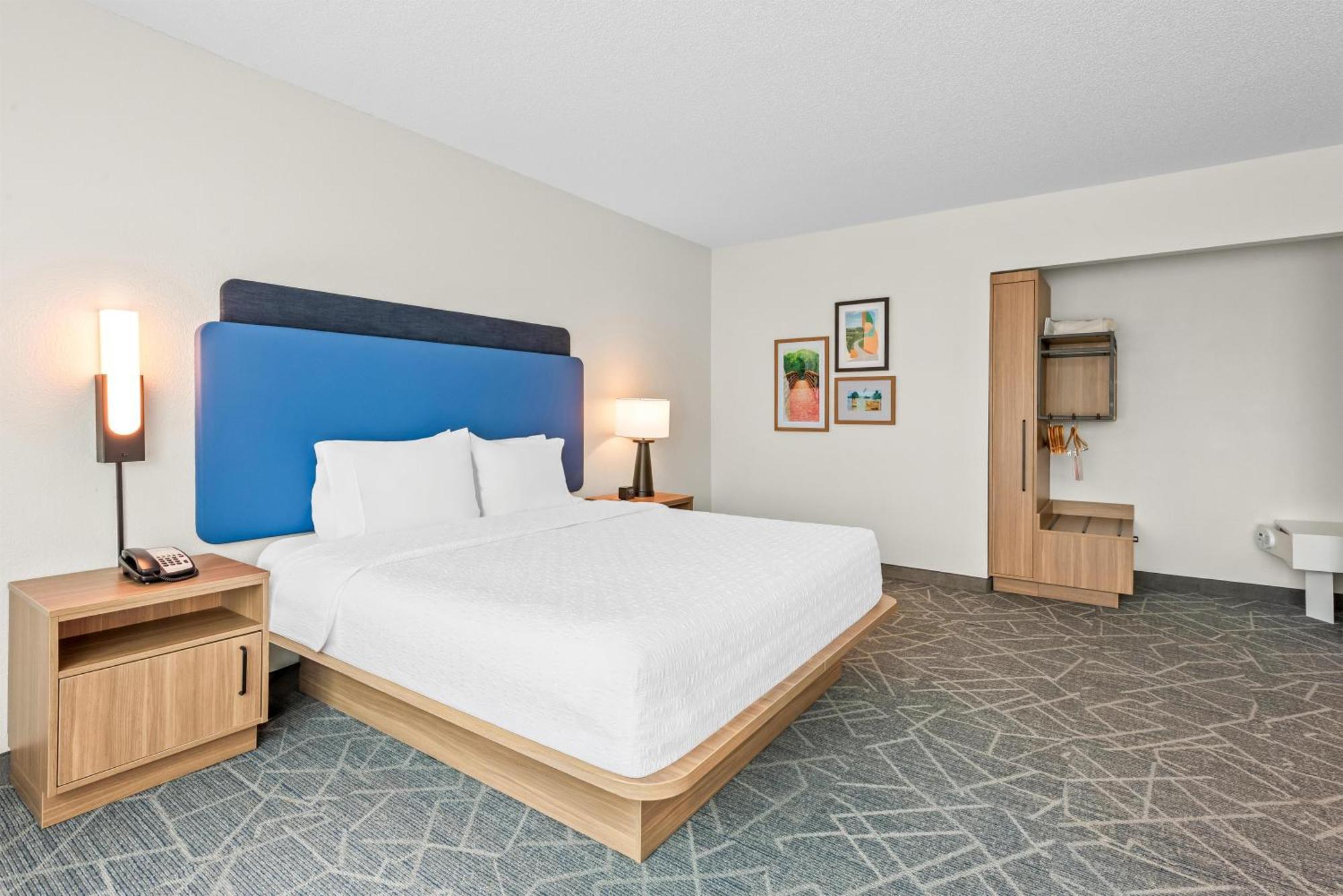 King Room Roll Shower Mobility Hearing Access or Non-Smoking