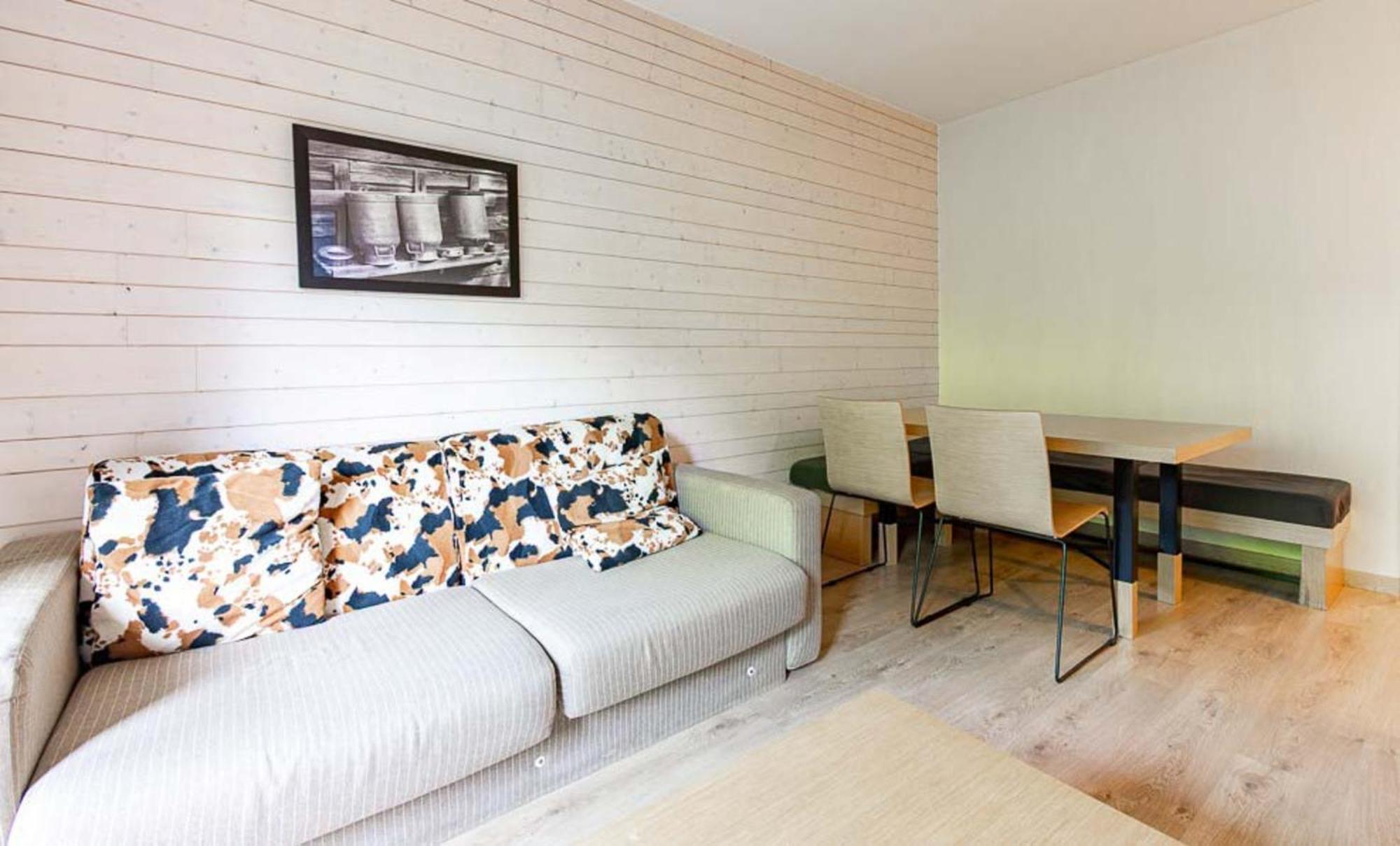 One-Bedroom Apartment Cabin
