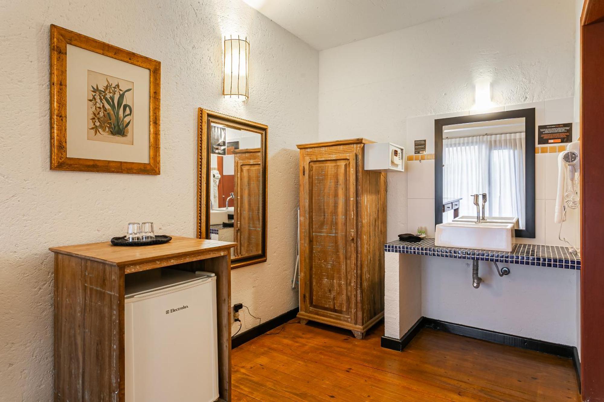 Familiar Apartment Triple