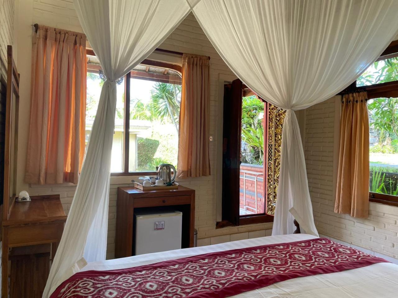 Deluxe Room Shower