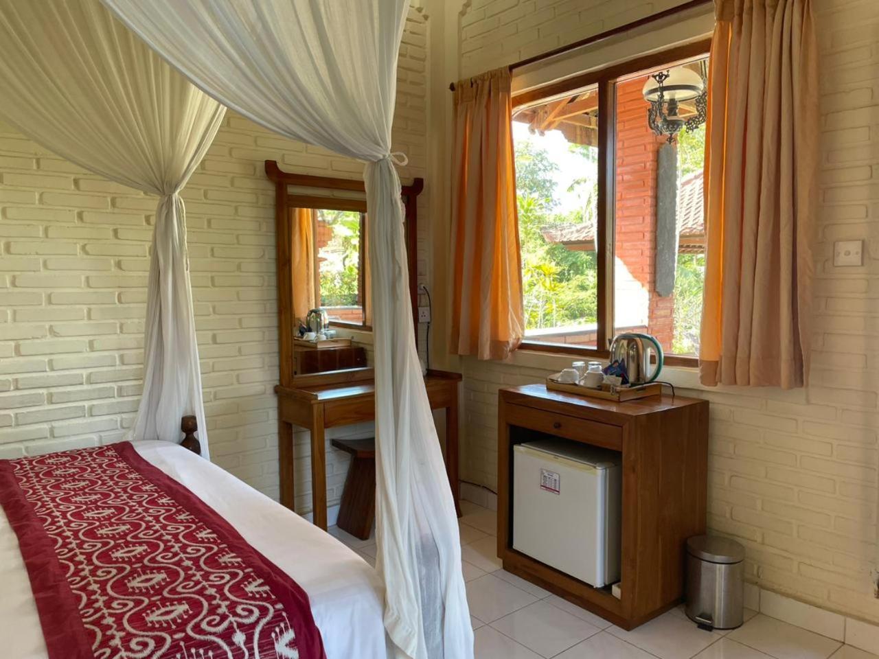 Deluxe Room Shower