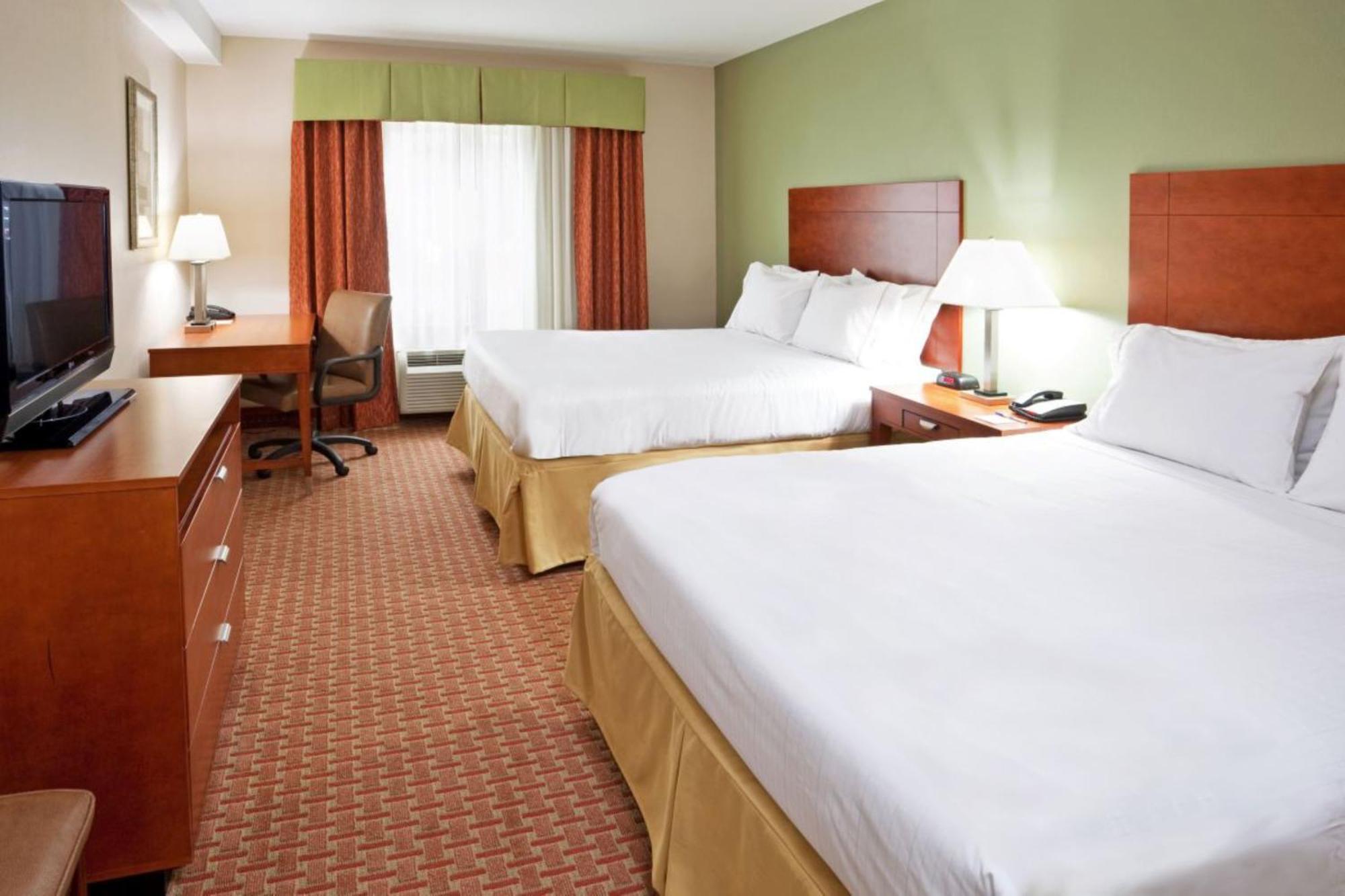 Standard Queen Room Two Queen Beds