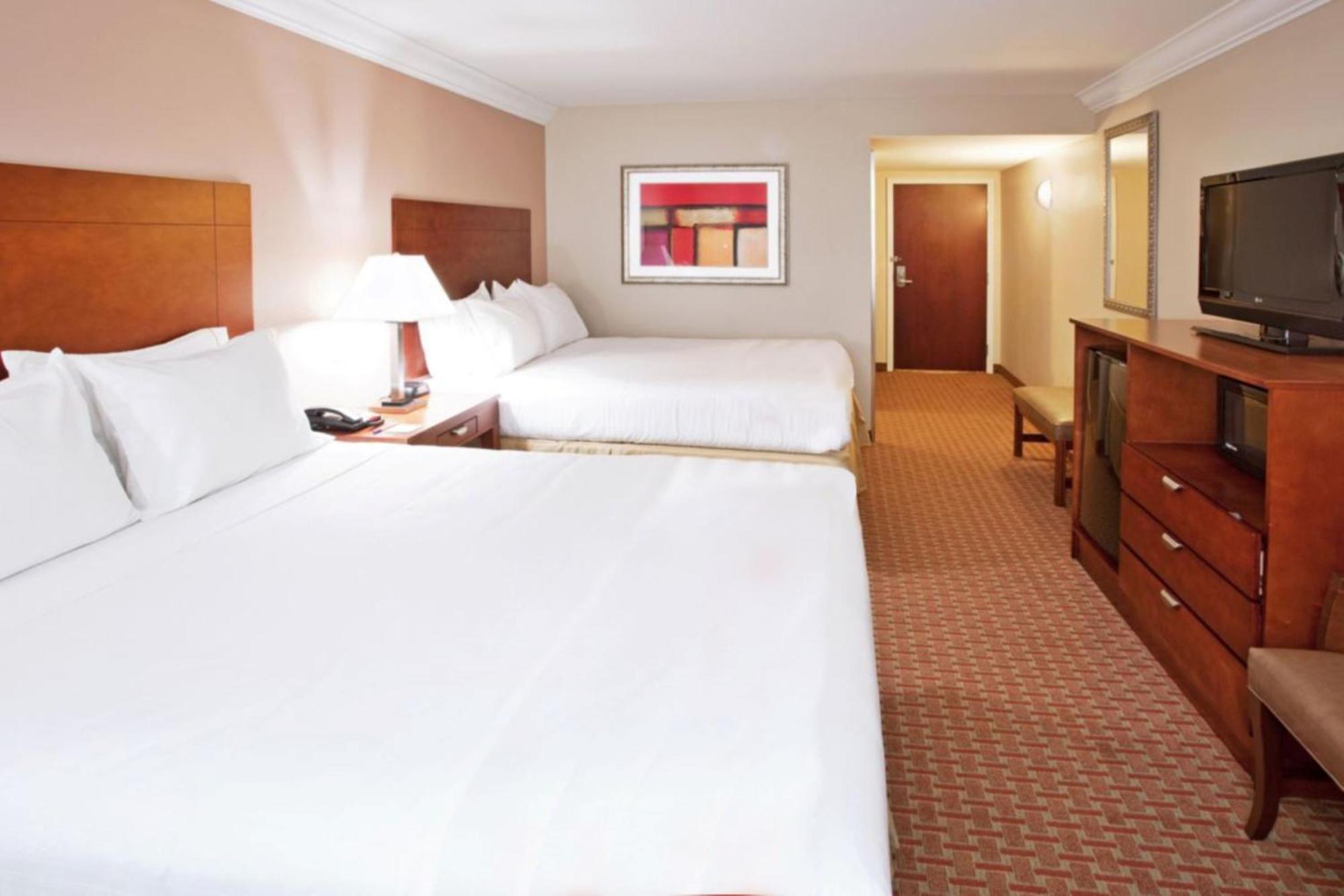 Standard Queen Room Two Queen Beds