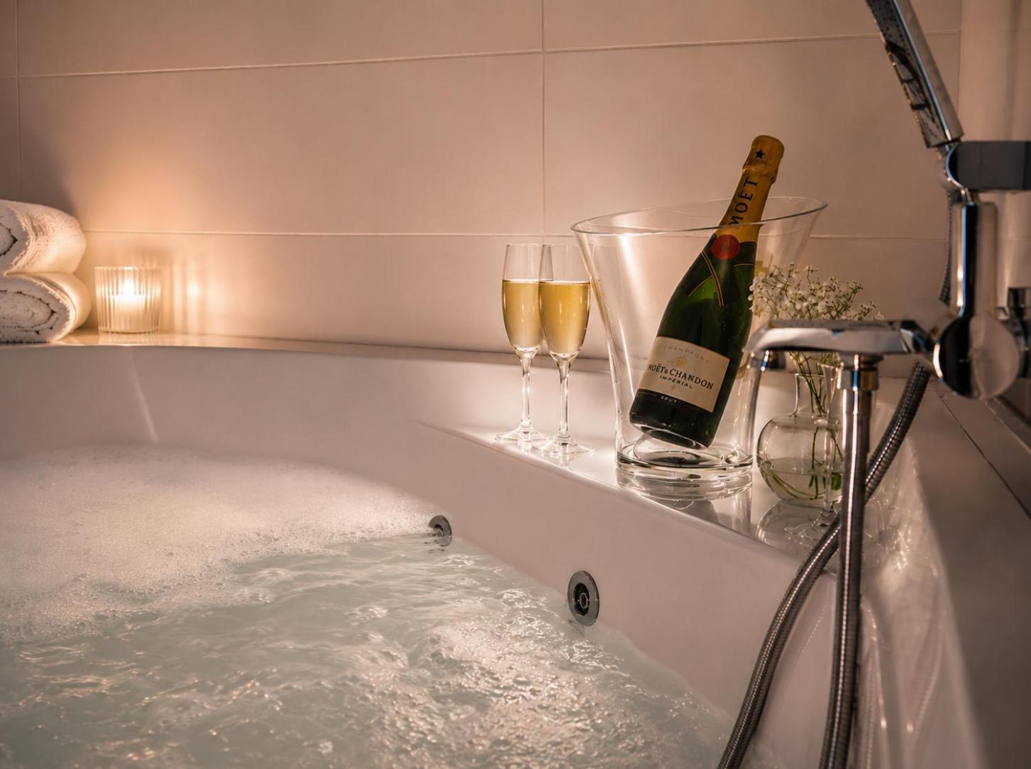 Deluxe Double Room Spa Bath