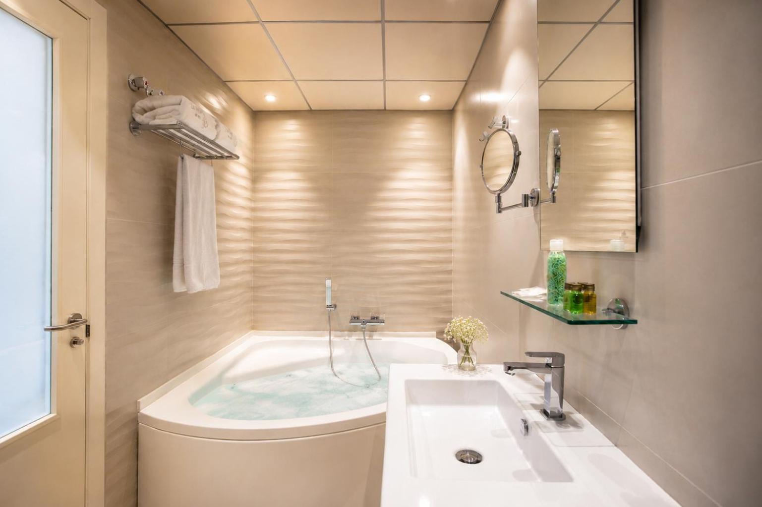 Deluxe Double Room Spa Bath