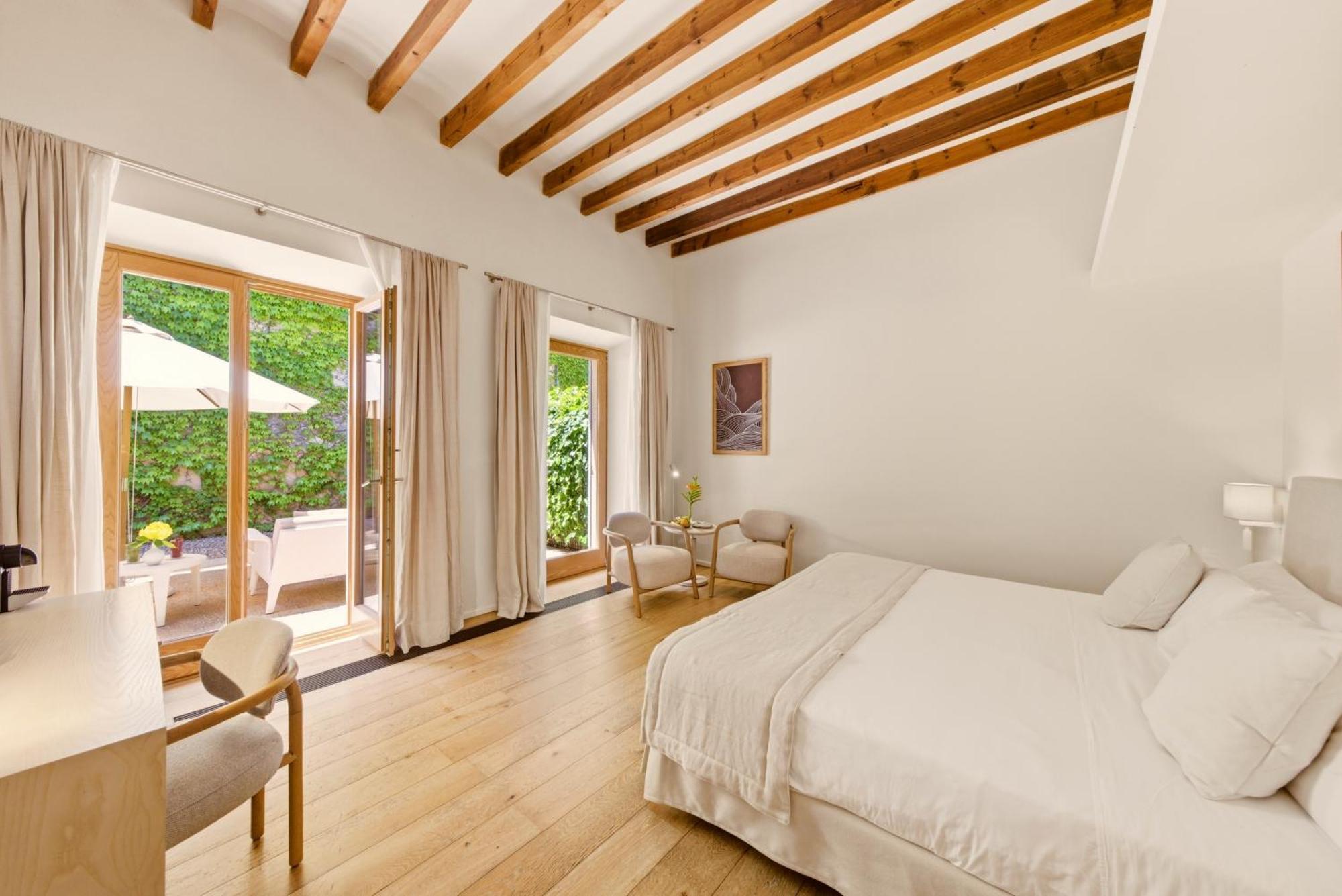 Deluxe Double Room Private Courtyard