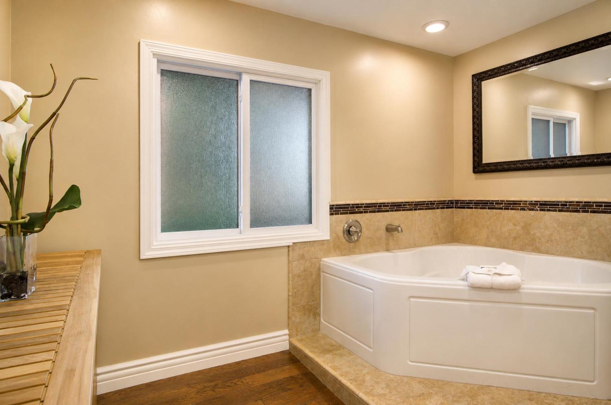 Deluxe Suite Spa Bath,1774480485:JPEG