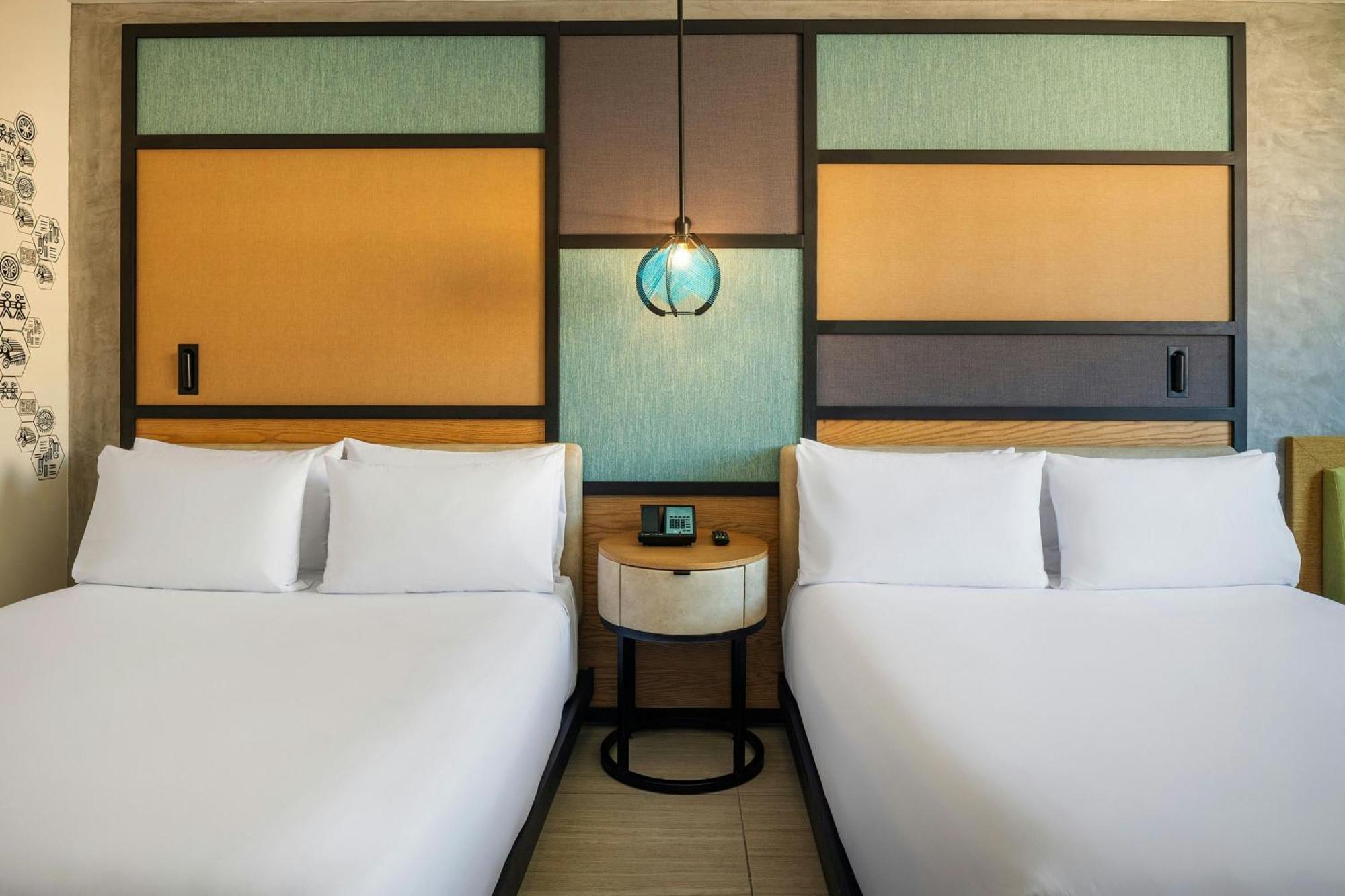 Aloft Lagoon View, Guest room, 2 Queen+ Complimentary open bar