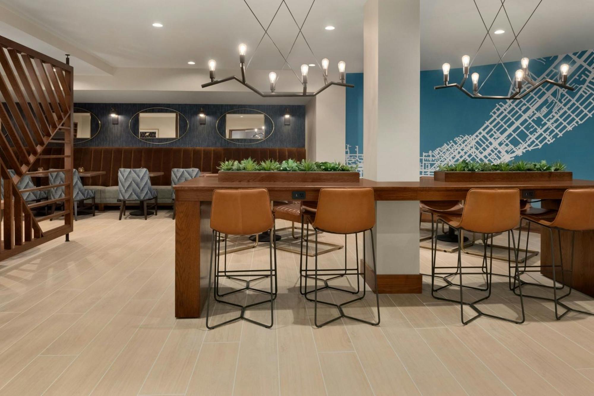 Preferred Club Level King Room