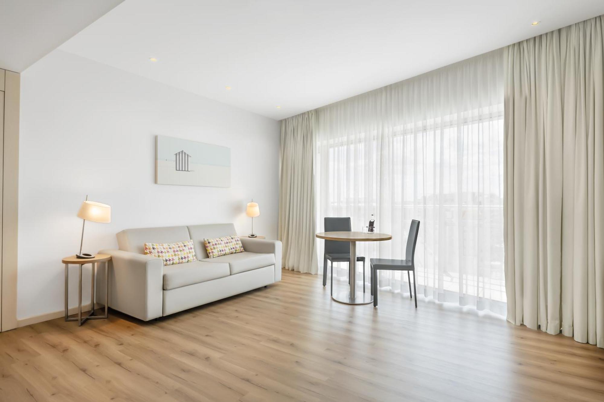 Deluxe Suite Front Sea View