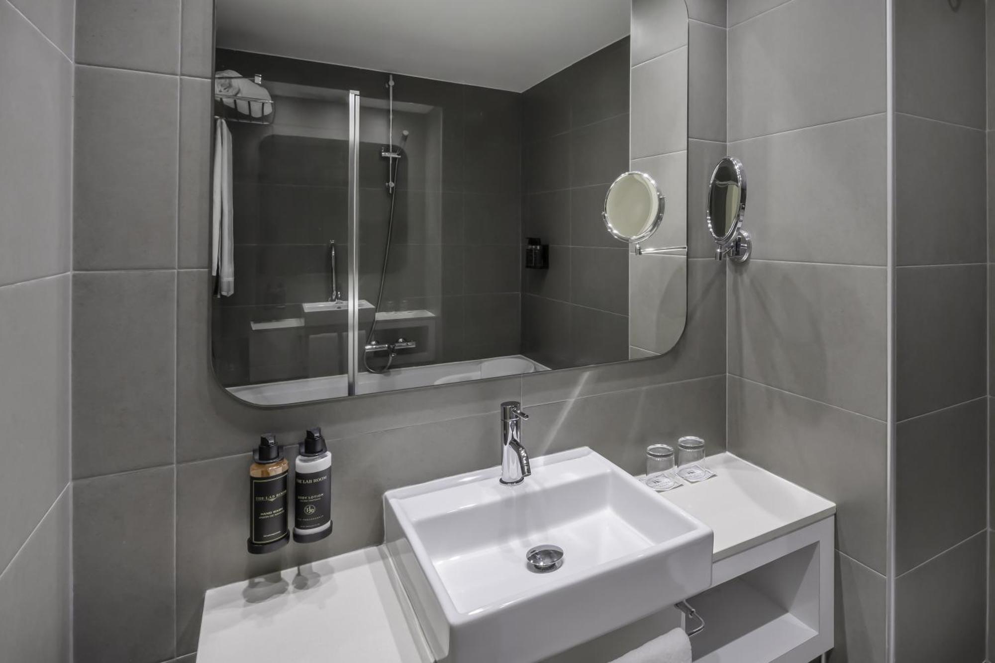Deluxe Suite City View
