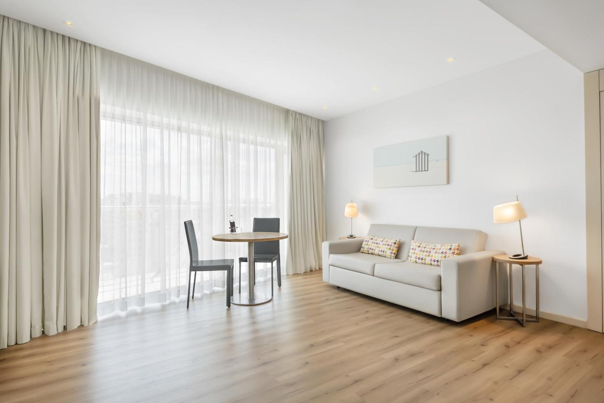 Deluxe Suite City View