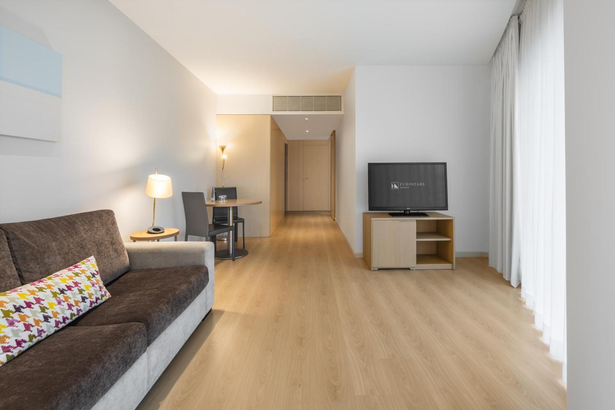 Deluxe Suite City View