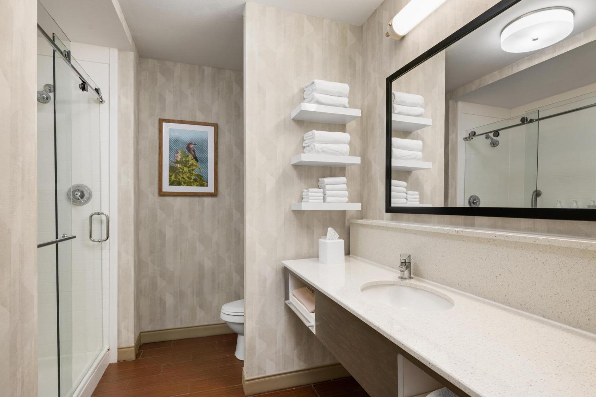 King Room - Hearing Access/Non-Smoking
