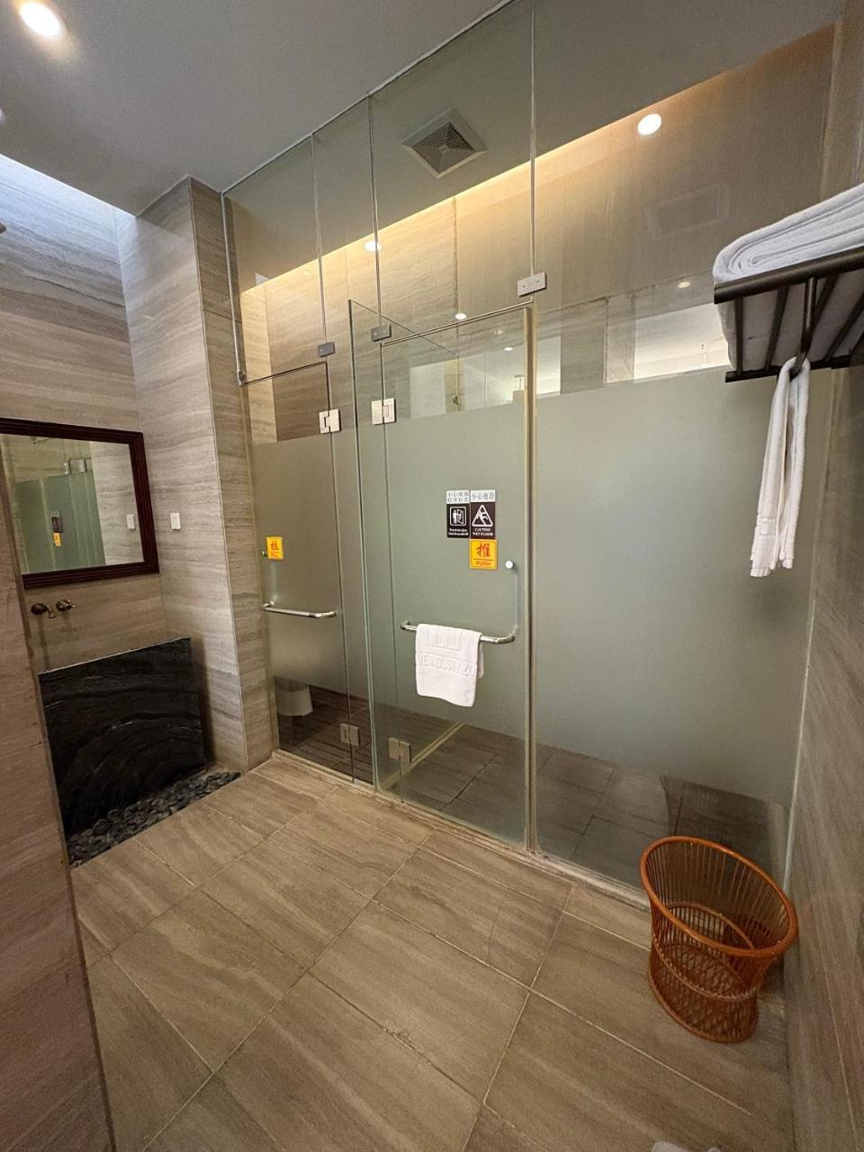 Deluxe Doppel-/Zweibettzimmer mit Balkon