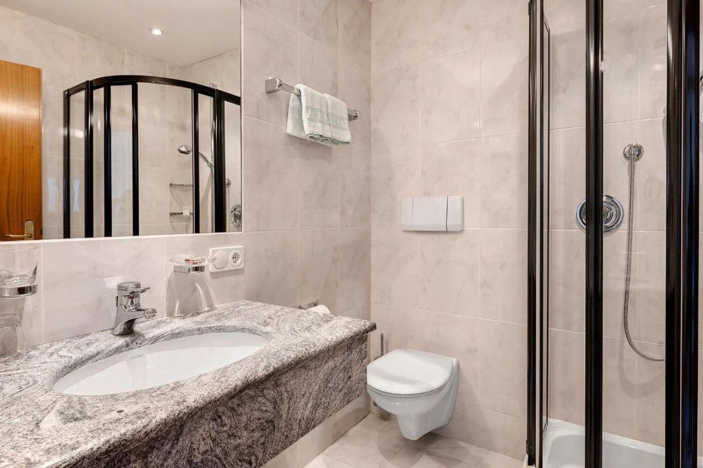 Double Room Private Bathroom