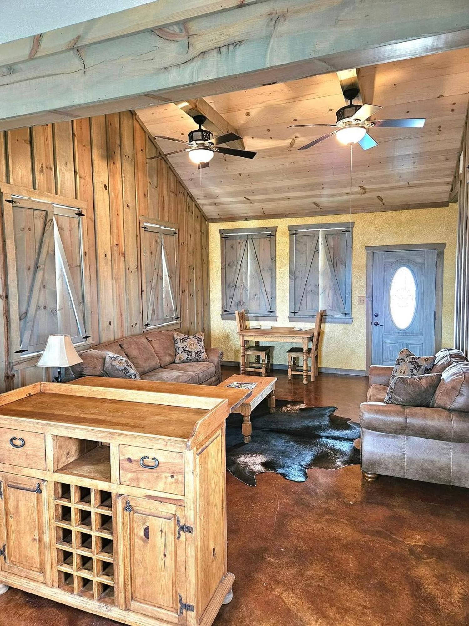 Deluxe King Suite