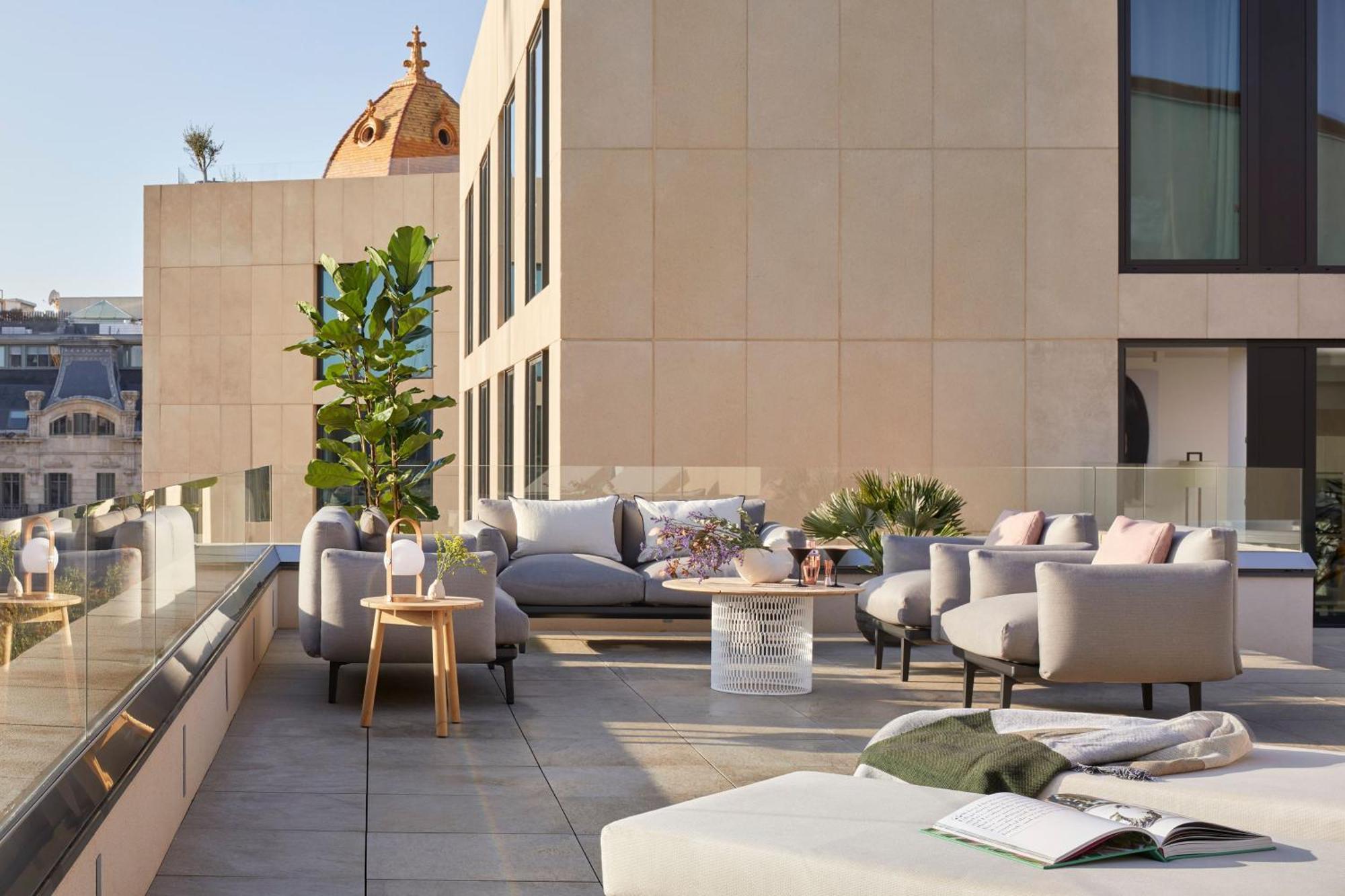 Studio ME Suite met Terras, Bubbelbad en Uitzicht op de Stad