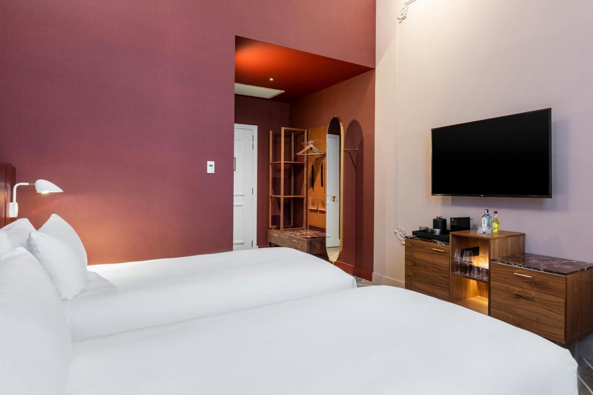 Emerald Twin Guest Room