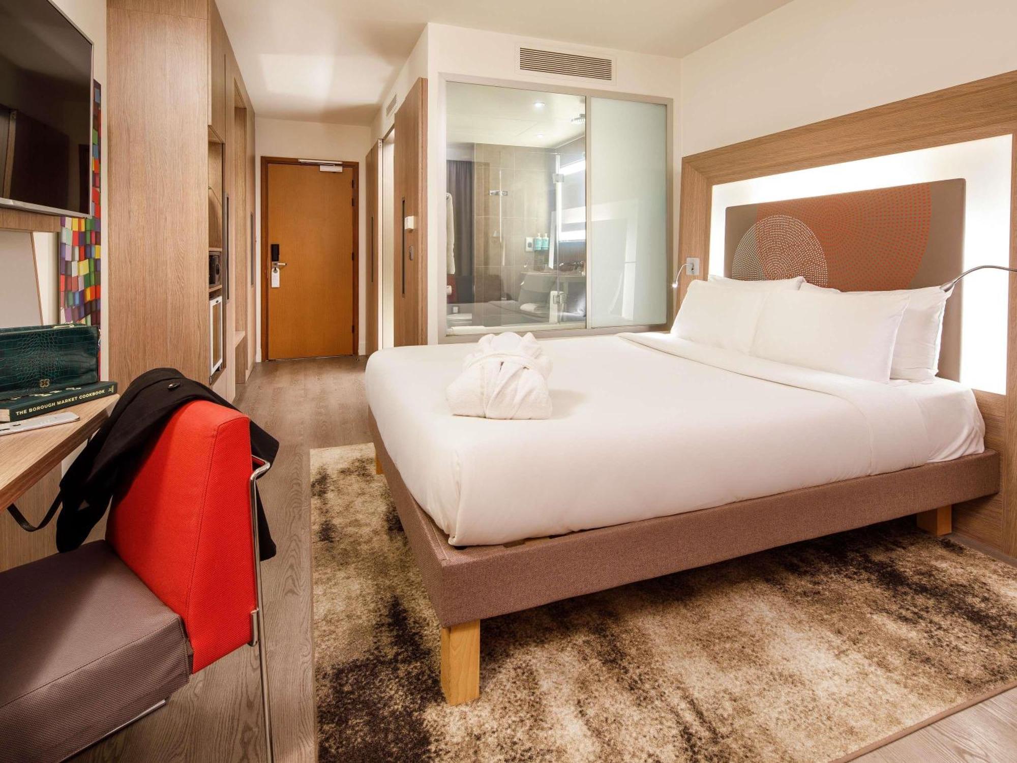 Executive Queen Room One Queen Bed One Double Sofa Bed