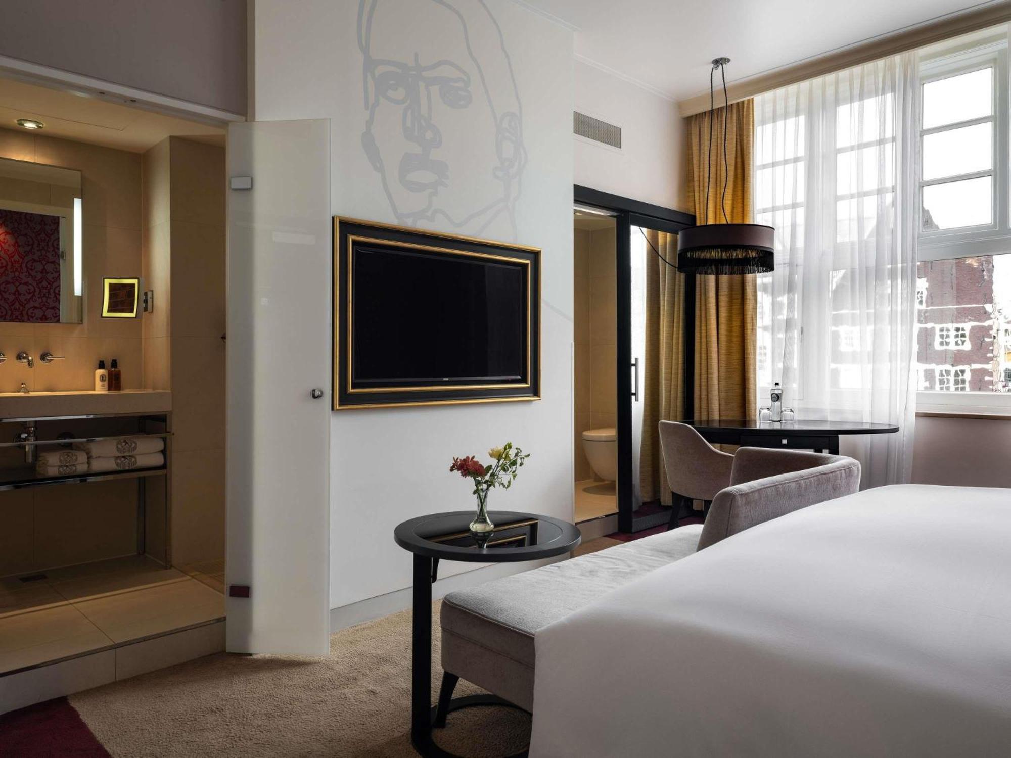 Luxury King Room Canal View