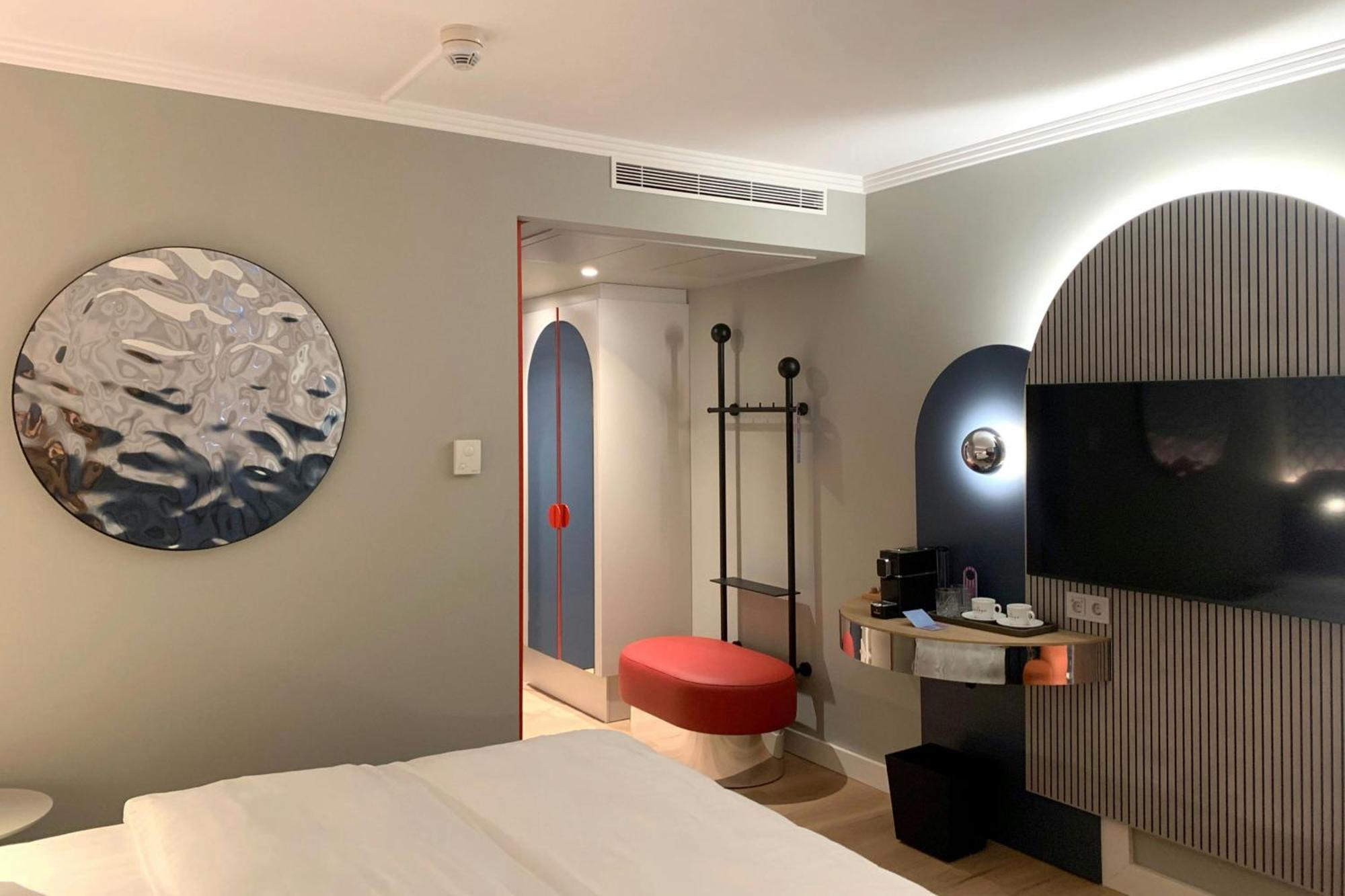 Souvenir King Room