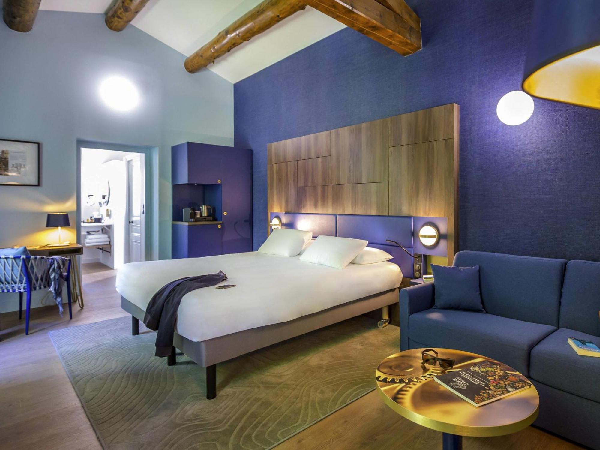 Junior suite 1 double bed 1 sofa bed Garden View