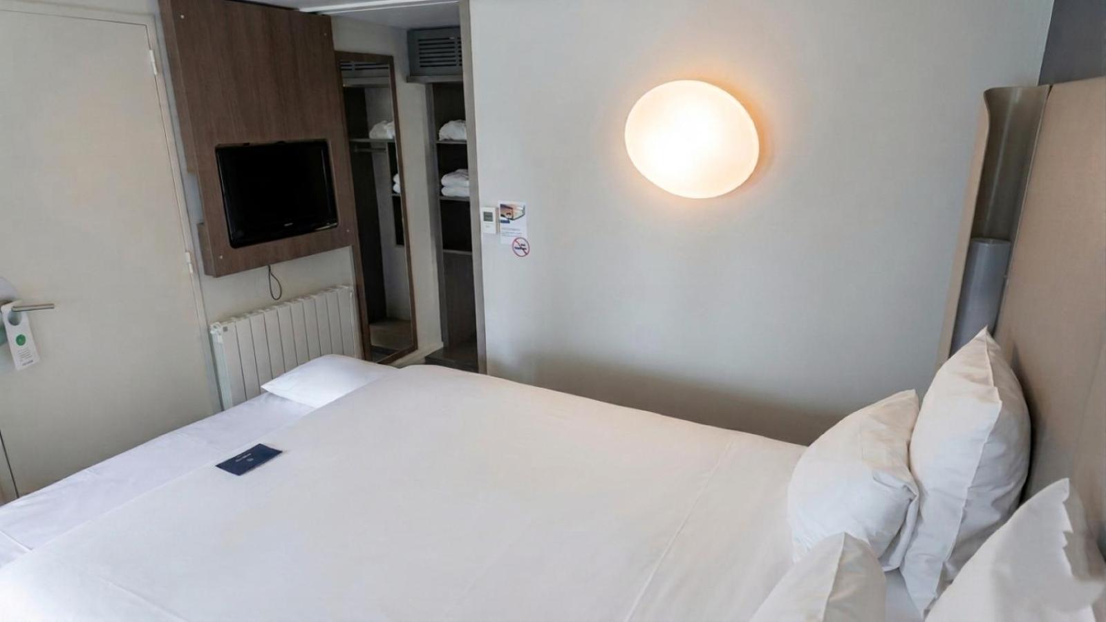 Standard Double Room One Single Bed Up to Ten Years