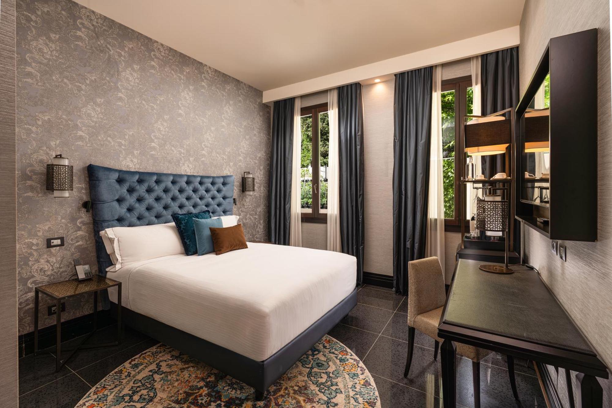 Standard King Room Accessible