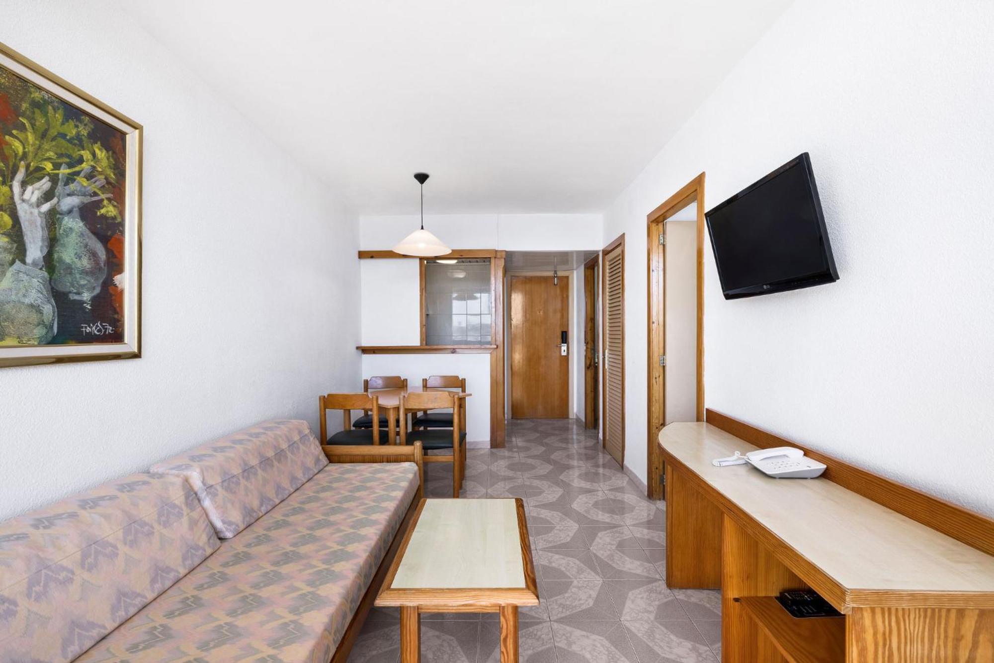 One-Bedroom Apartment Sea View