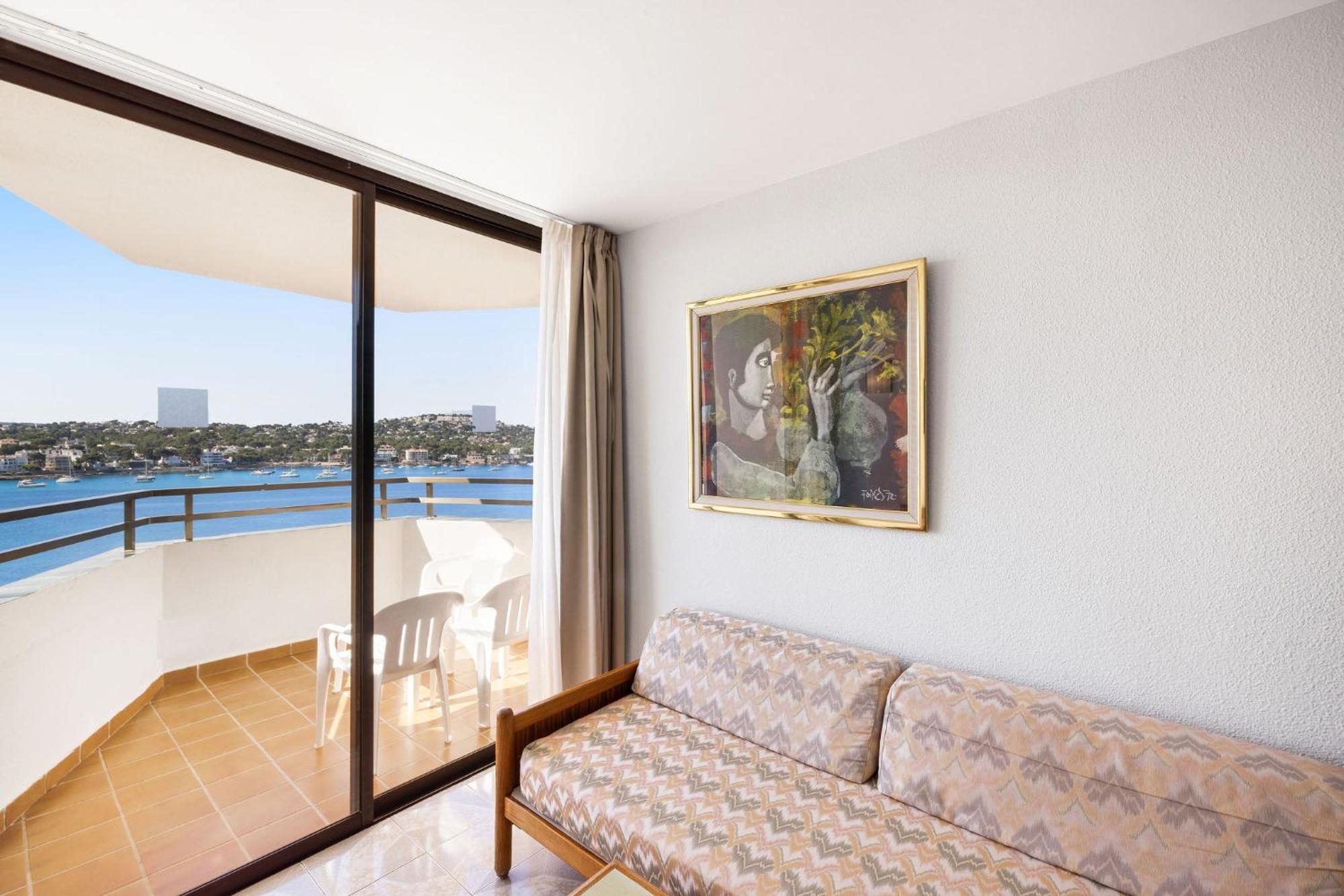 One-Bedroom Apartment Sea View