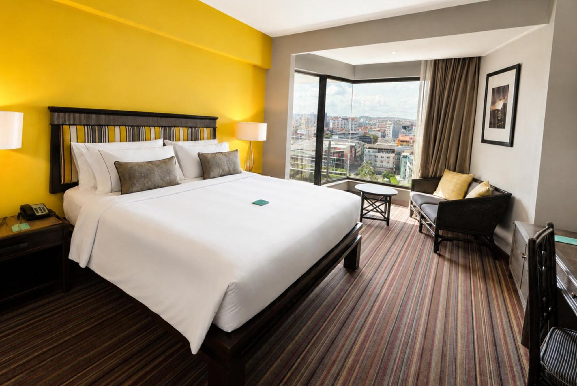 Deluxe City View King Bed
