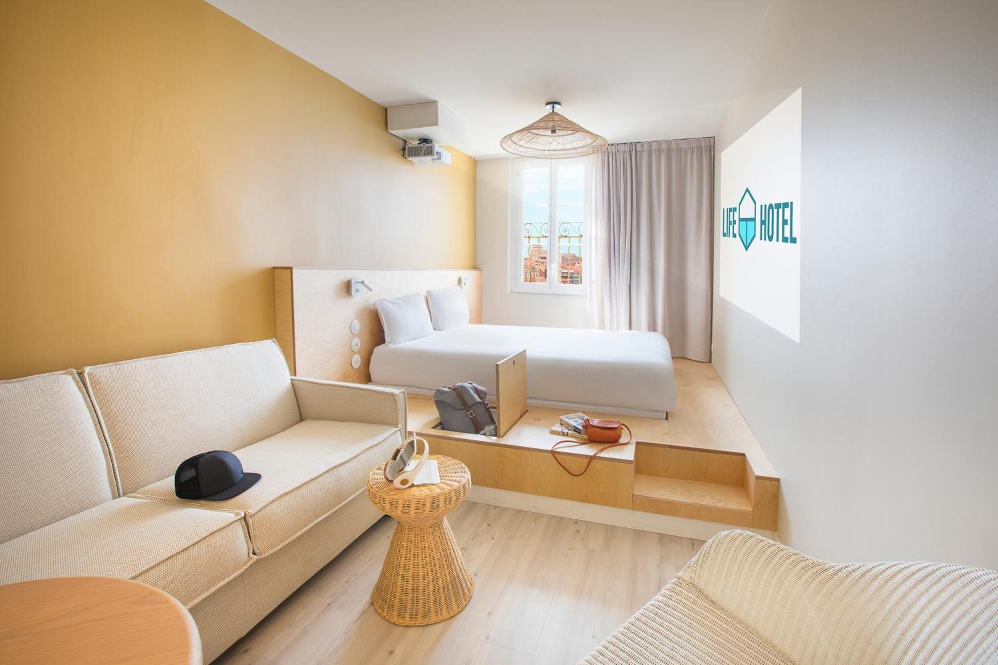 Cocoon Family Room Old Port View