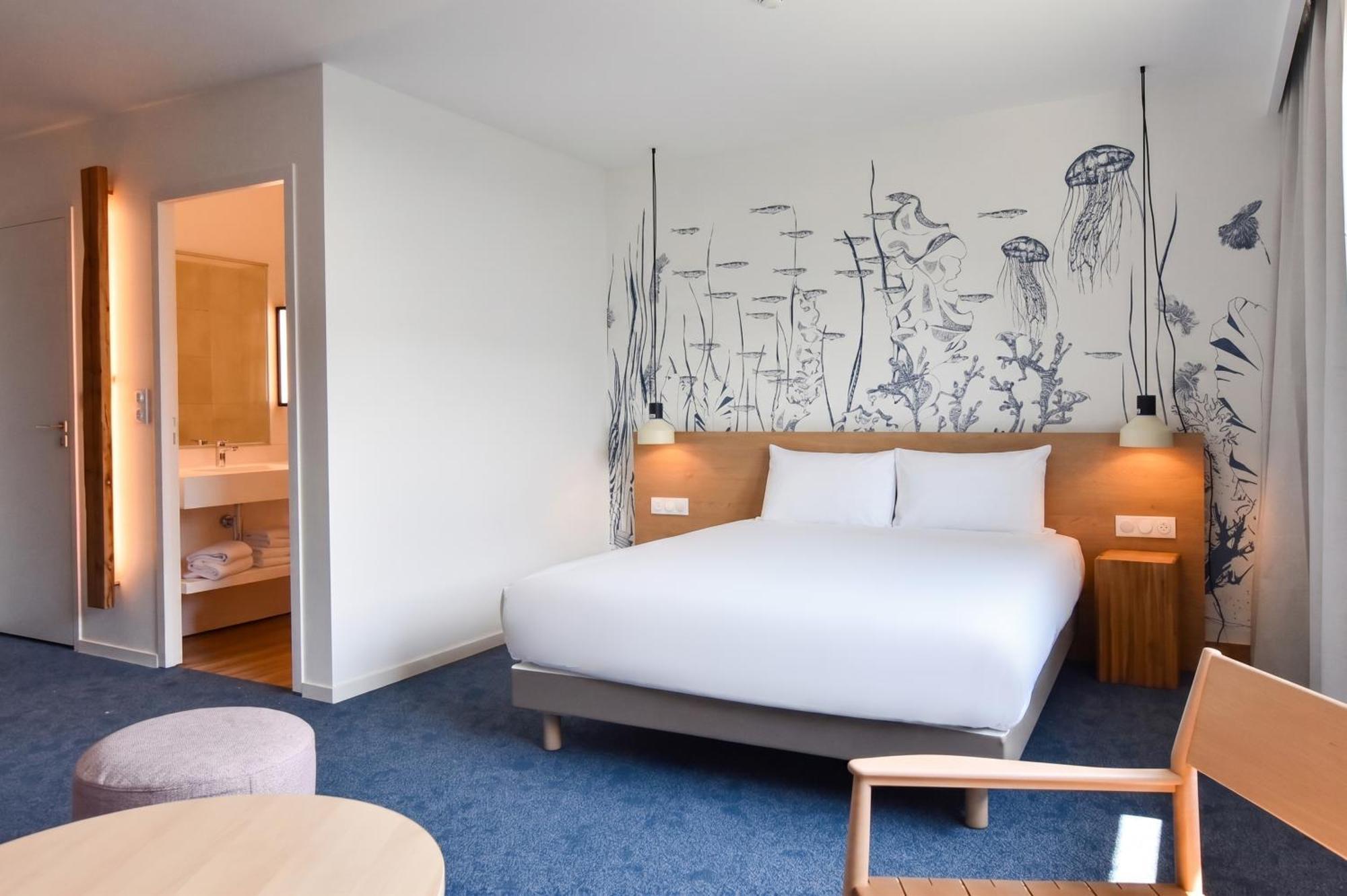 Superior Room 1 Queen Bed
