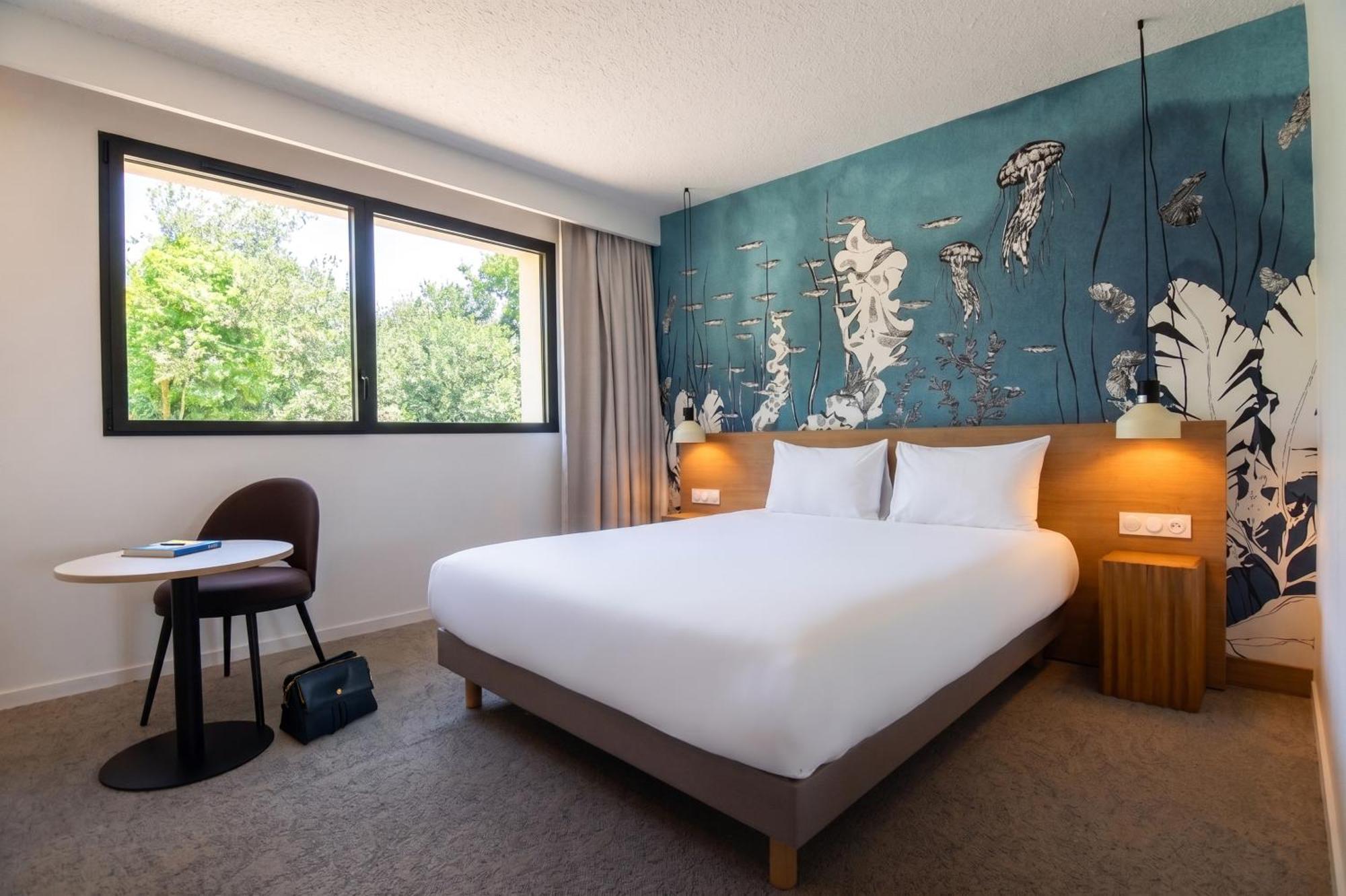 Superior Room 1 Queen Bed