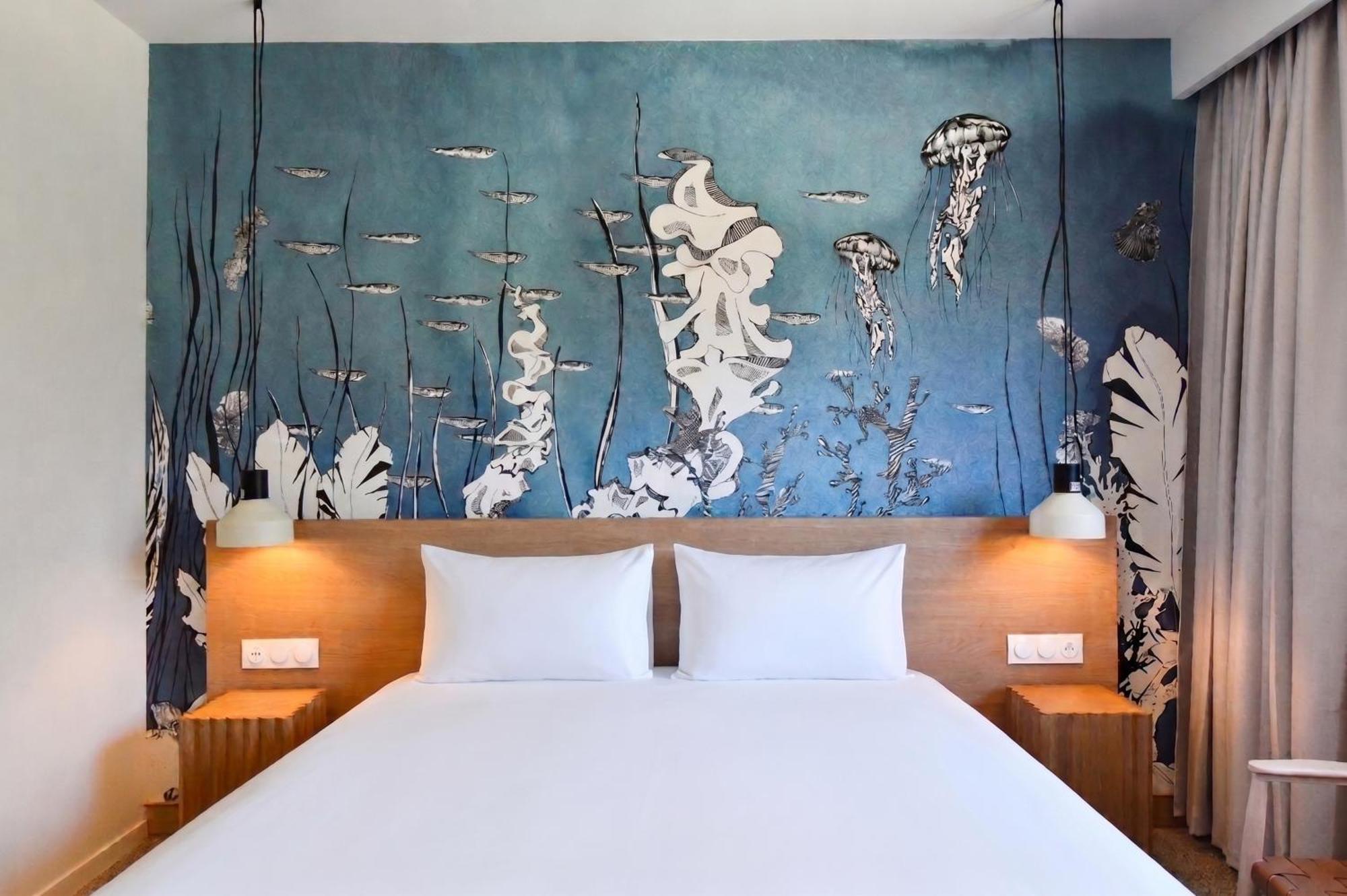 Superior Room 1 Queen Bed