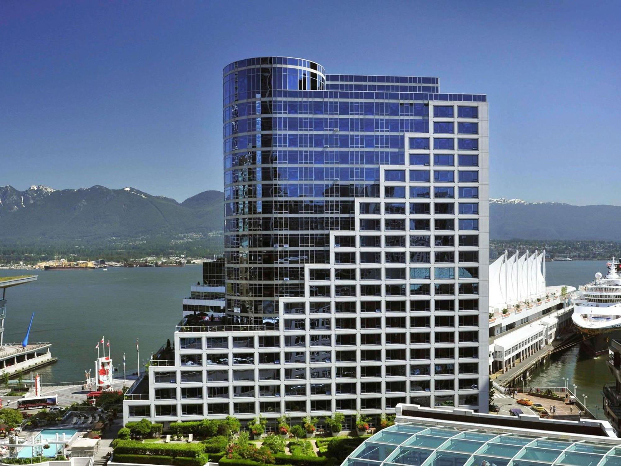 Fairmont City View Room Two Double Beds