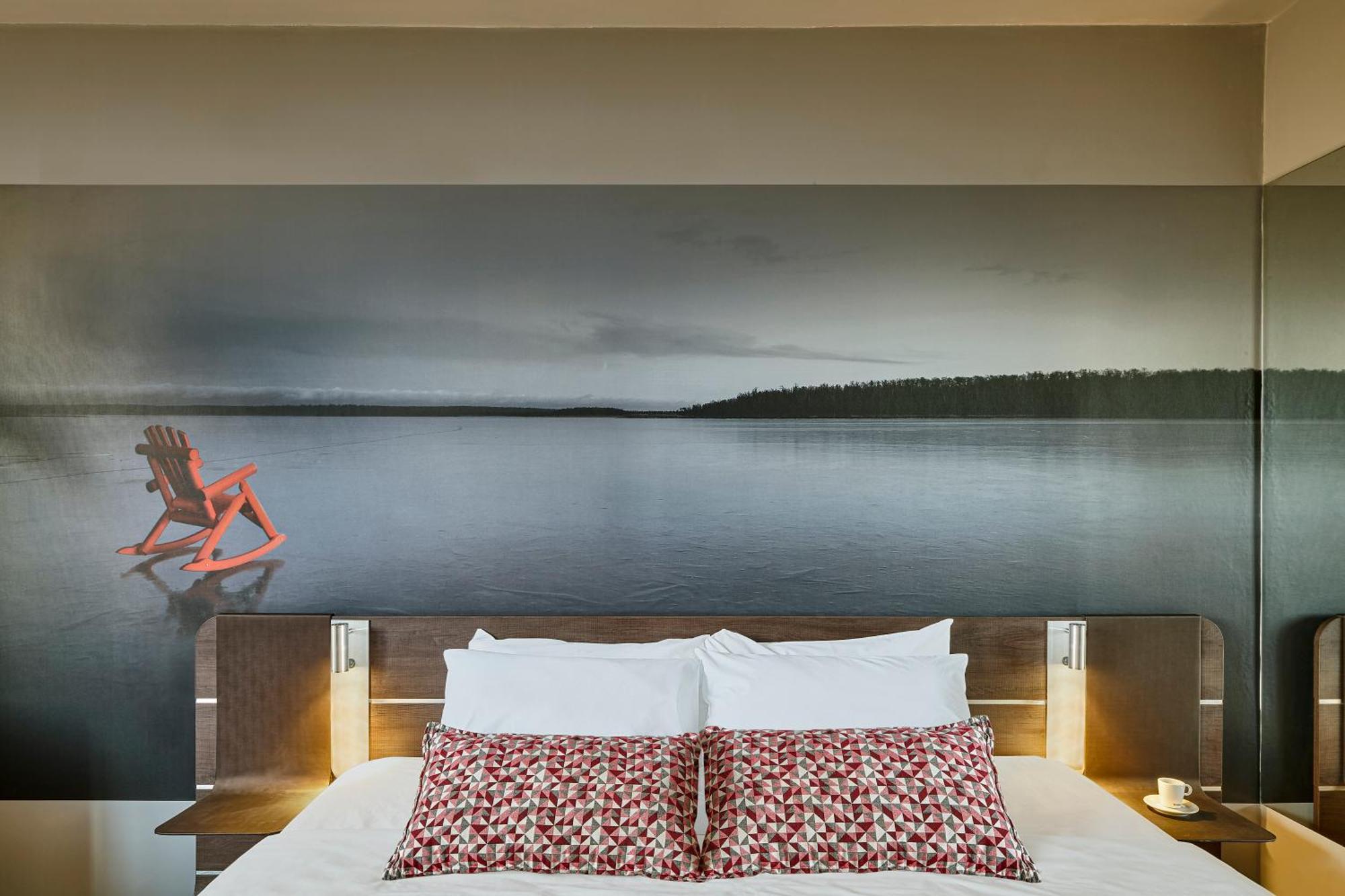 Superior Queen Room Pull-out Bed
