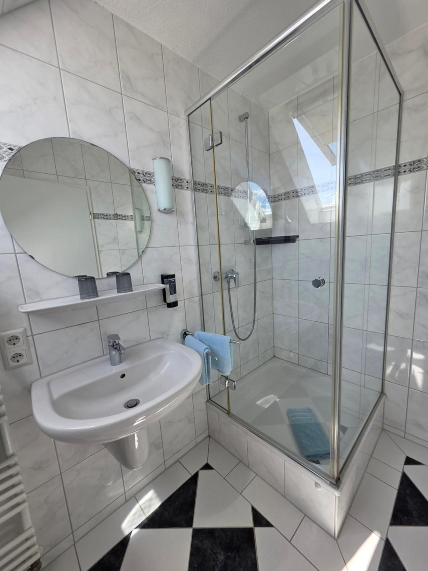 Kleines Doppelzimmer unterm Dach