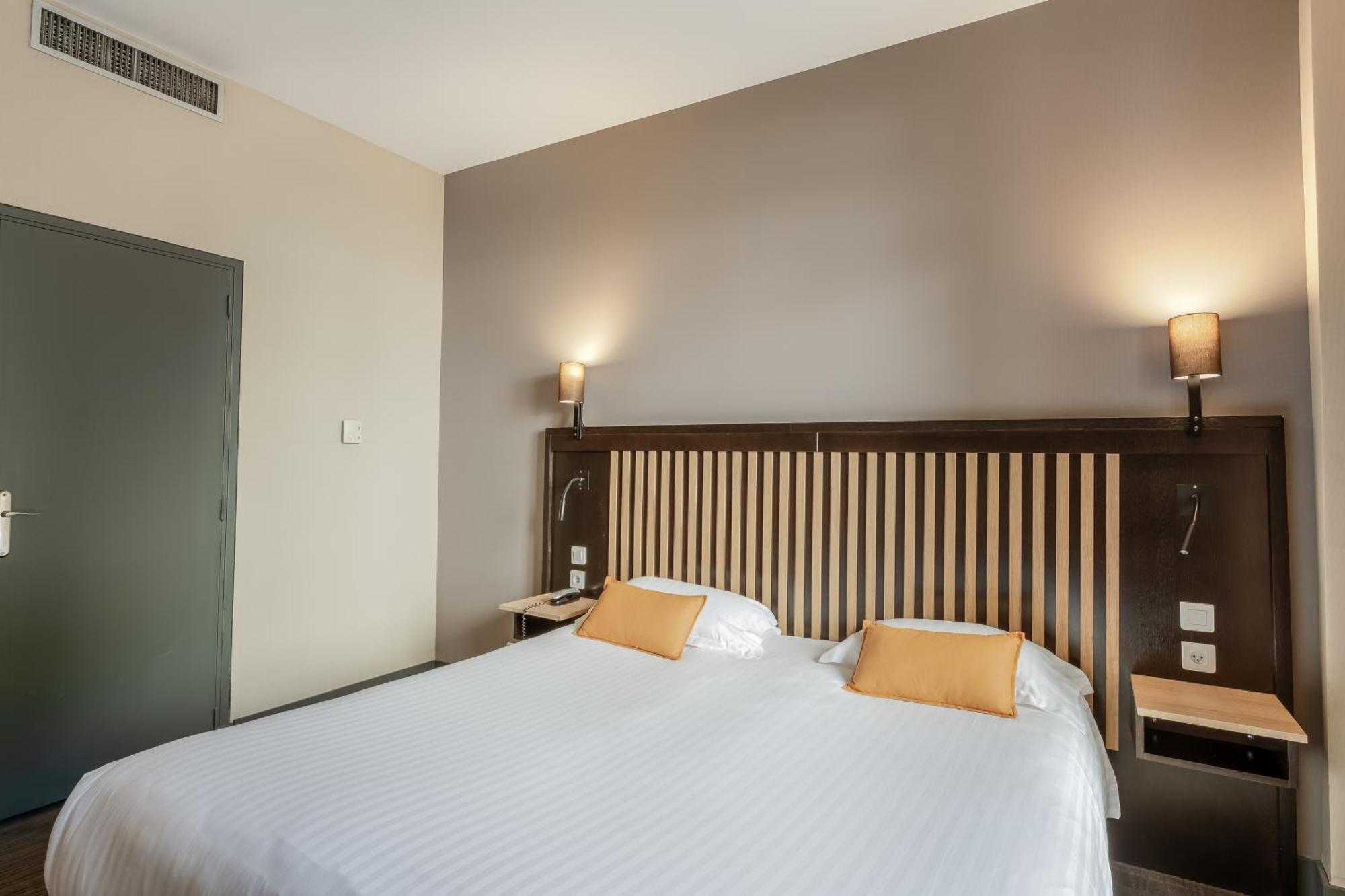 Classic Double or Twin Room Balcony
